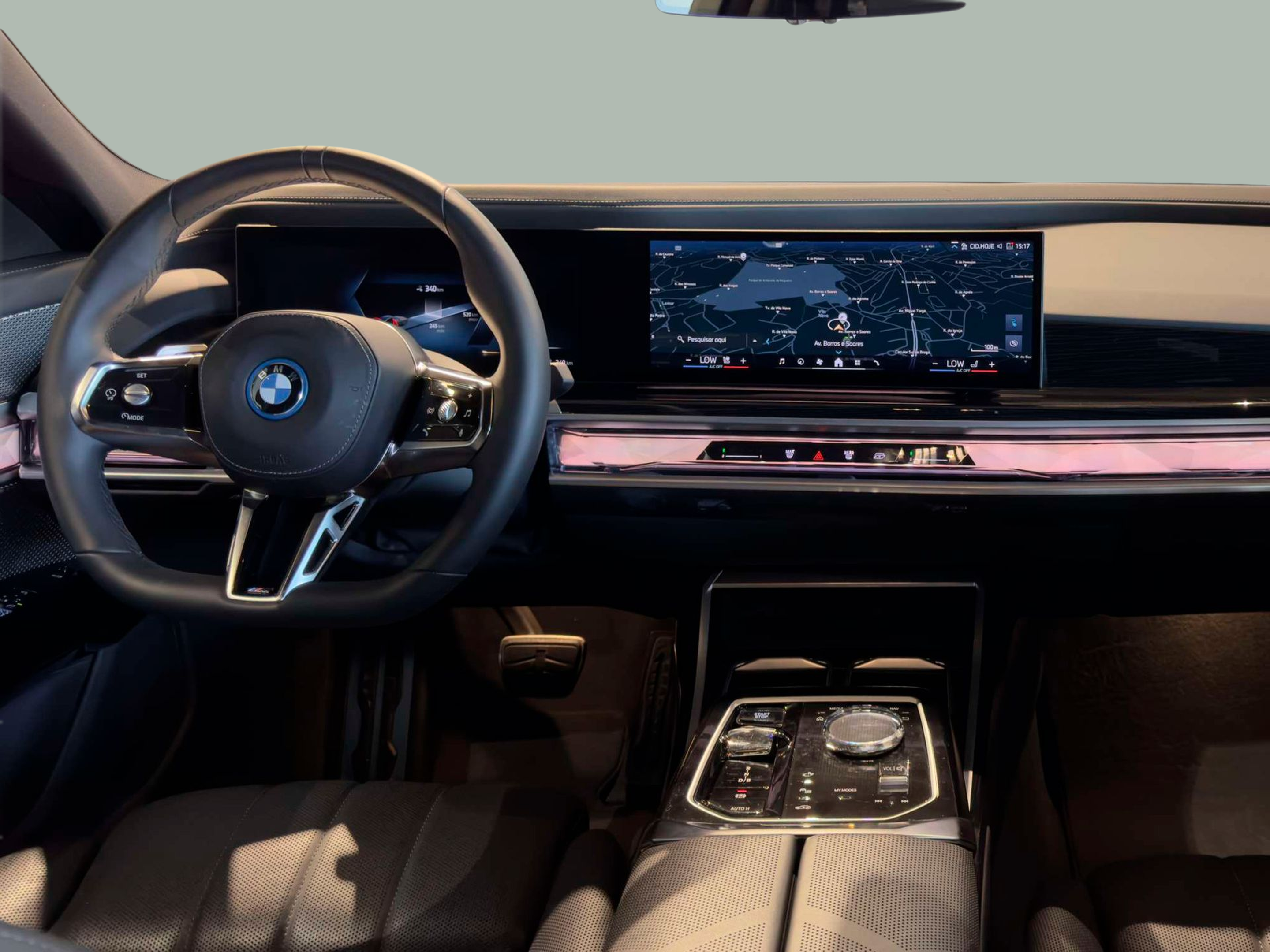 BMW I7 xDrive60 color Gris. Año 2024. 400KW(544CV). Elétrico. En concesionario BMcar Barcelos de Barcelos