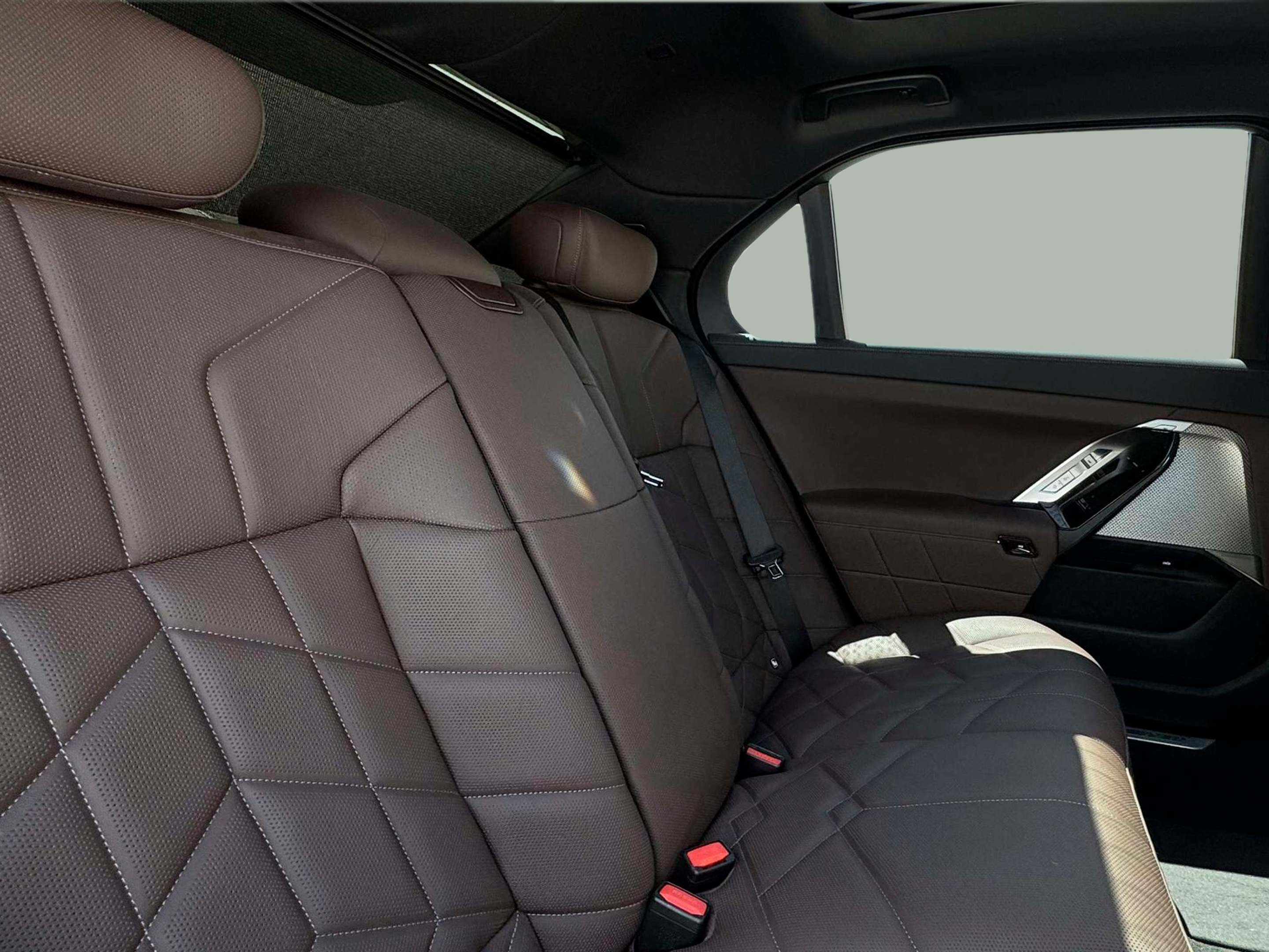 BMW I7 xDrive60 color Gris. Año 2023. 400KW(544CV). Elétrico. En concesionario BMcar Braga de Braga