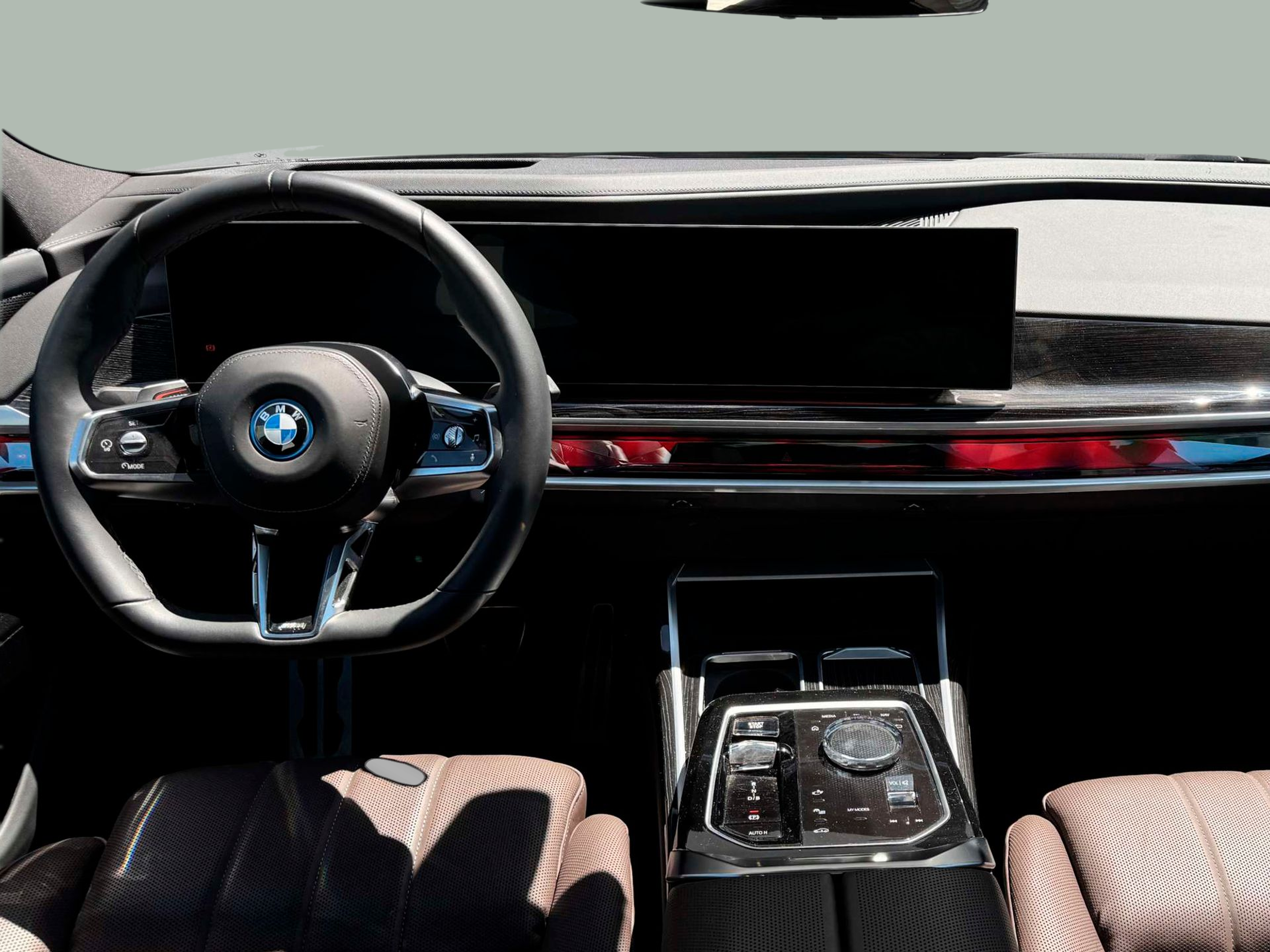 BMW I7 xDrive60 color Gris. Año 2023. 400KW(544CV). Elétrico. En concesionario BMcar Braga de Braga