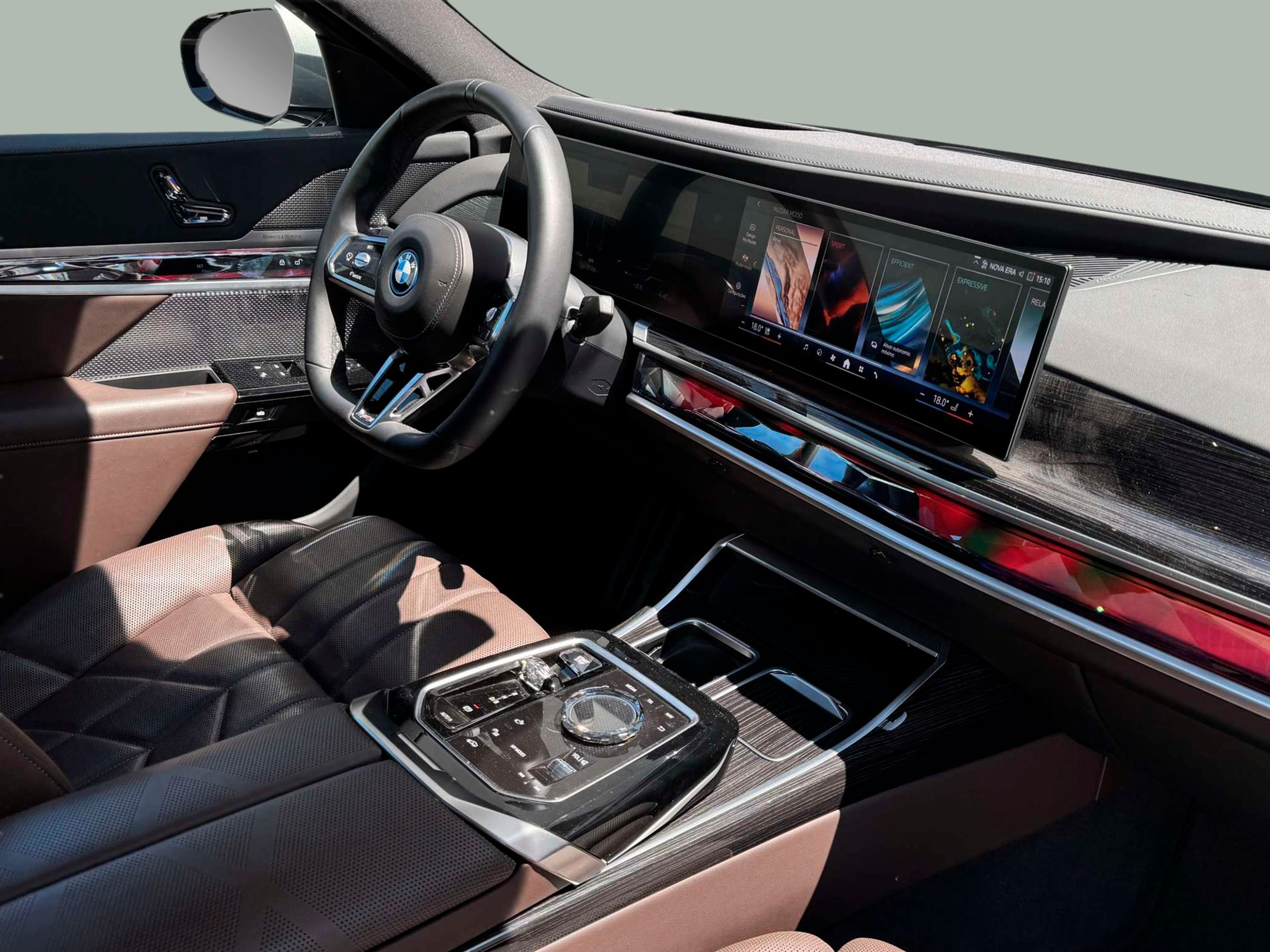 BMW I7 xDrive60 color Gris. Año 2023. 400KW(544CV). Elétrico. En concesionario BMcar Braga de Braga