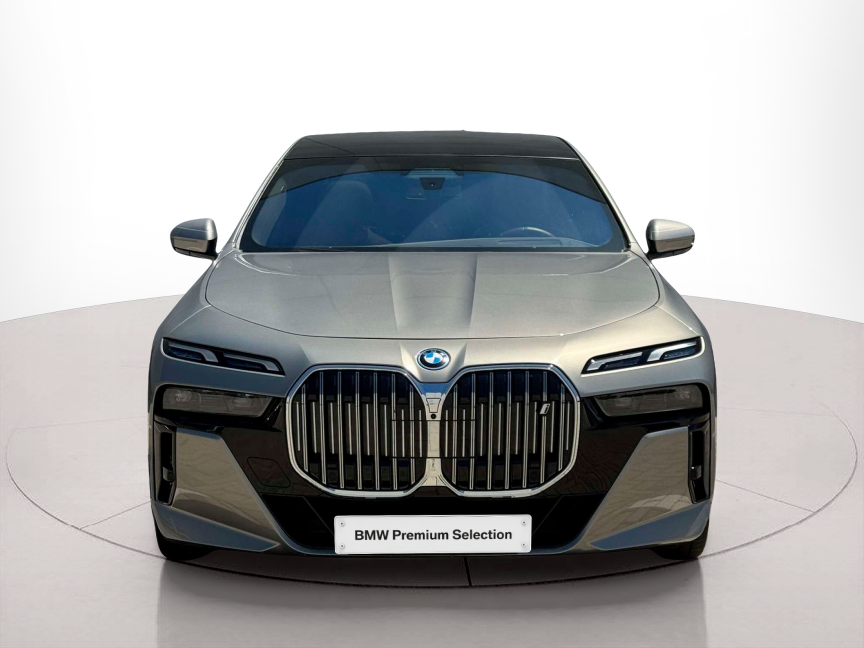 Fotos de BMW I7 xDrive60 color Gris. Año 2023. 400KW(544CV). Elétrico. En concesionario BMcar Braga de Braga