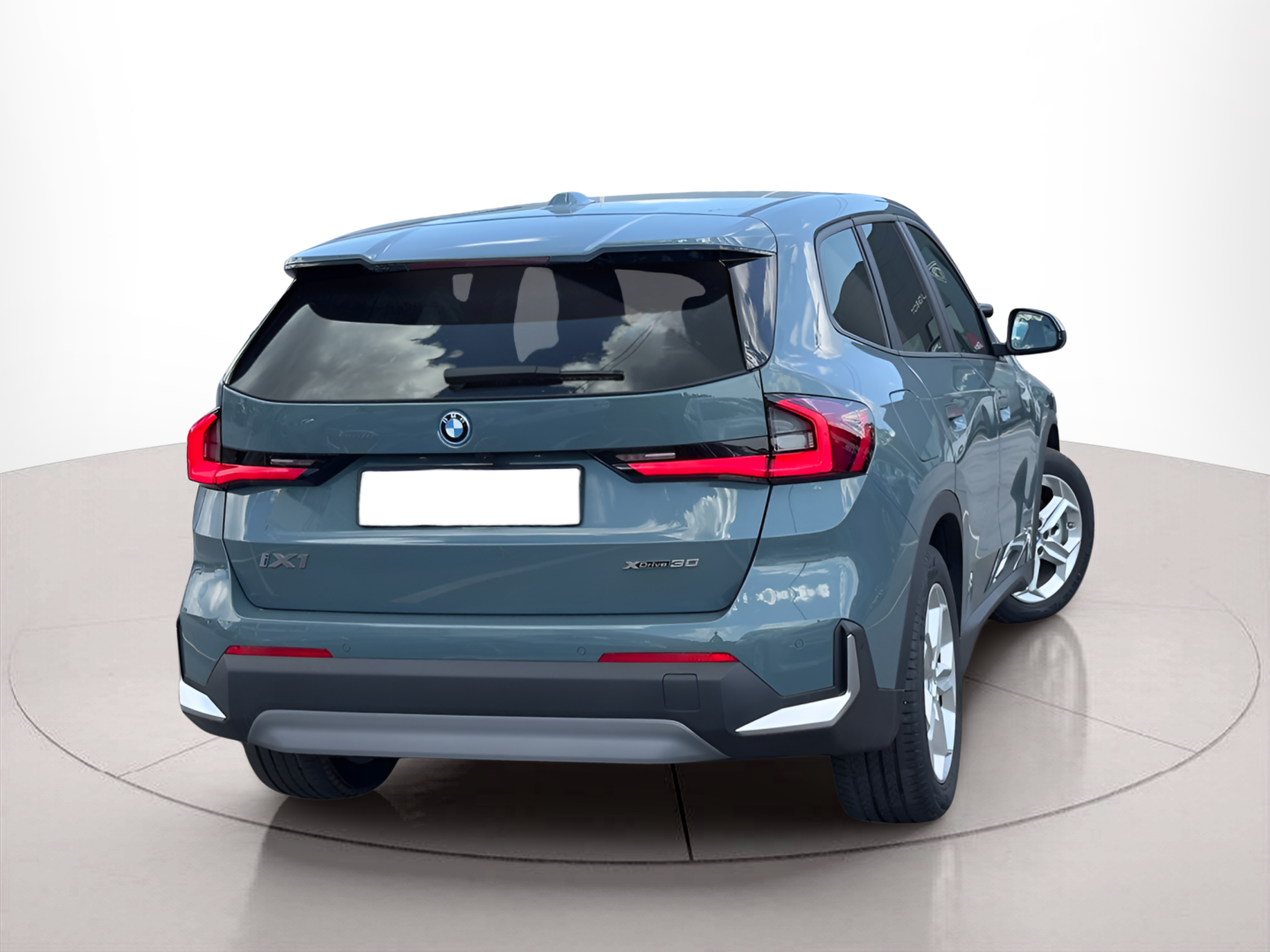 BMW iX1 xDrive30 color Verde. Año 2024. 230KW(313CV). Elétrico. En concesionario BMcar Barcelos de Barcelos