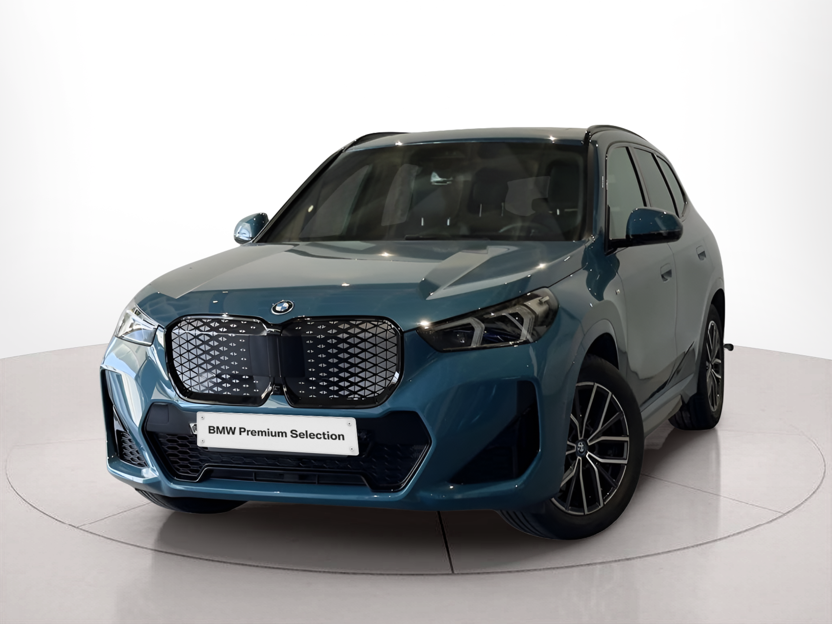 Fotos de BMW iX1 xDrive30 color Azul. Año 2024. 230KW(313CV). Elétrico. En concesionario BMcar Viana do Castelo de Viana do Castelo