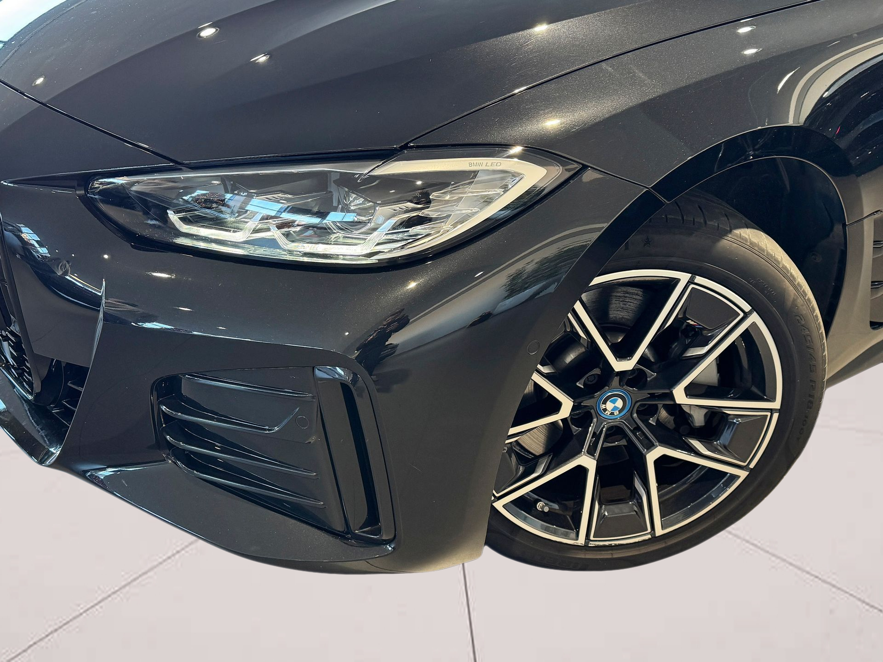 BMW i4 i4 eDrive40 color Negro. Año 2024. 250KW(340CV). Elétrico. En concesionario BMcar Porto de Porto