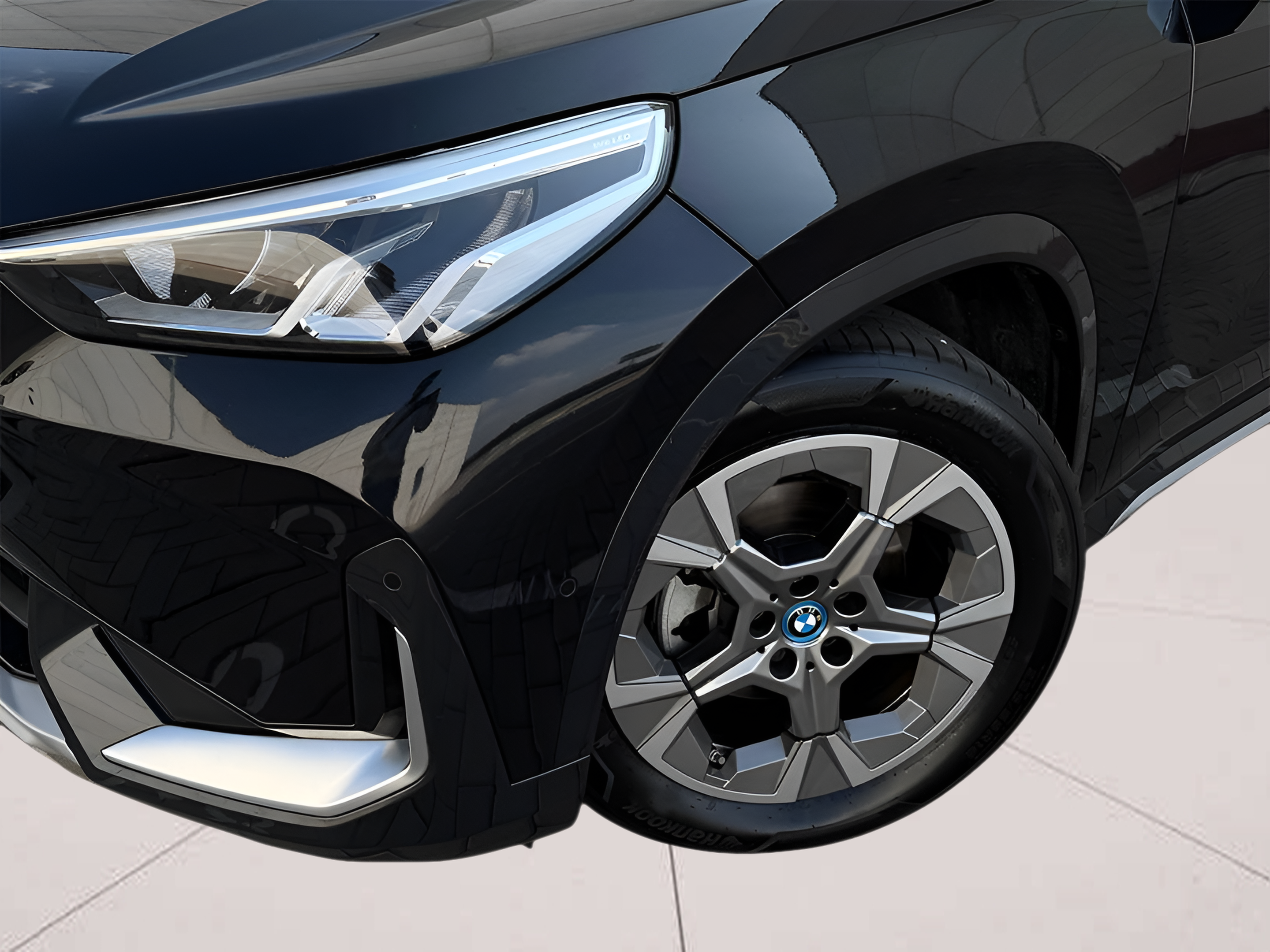 BMW iX1 eDrive20 color Negro. Año 2024. 150KW(204CV). Elétrico. En concesionario BMcar Famalicão de Vila Nova de Famalicão