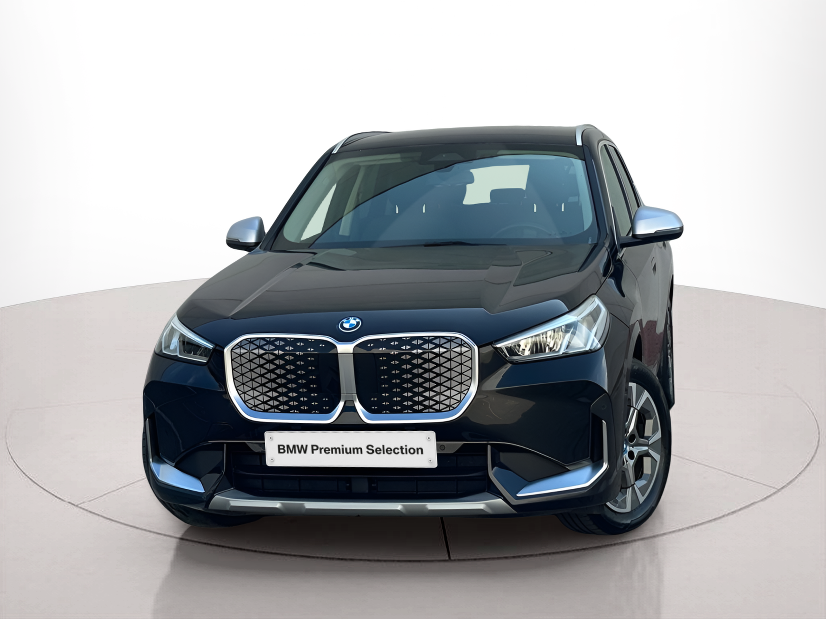 Fotos de BMW iX1 eDrive20 color Negro. Año 2024. 150KW(204CV). Elétrico. En concesionario BMcar Famalicão de Vila Nova de Famalicão