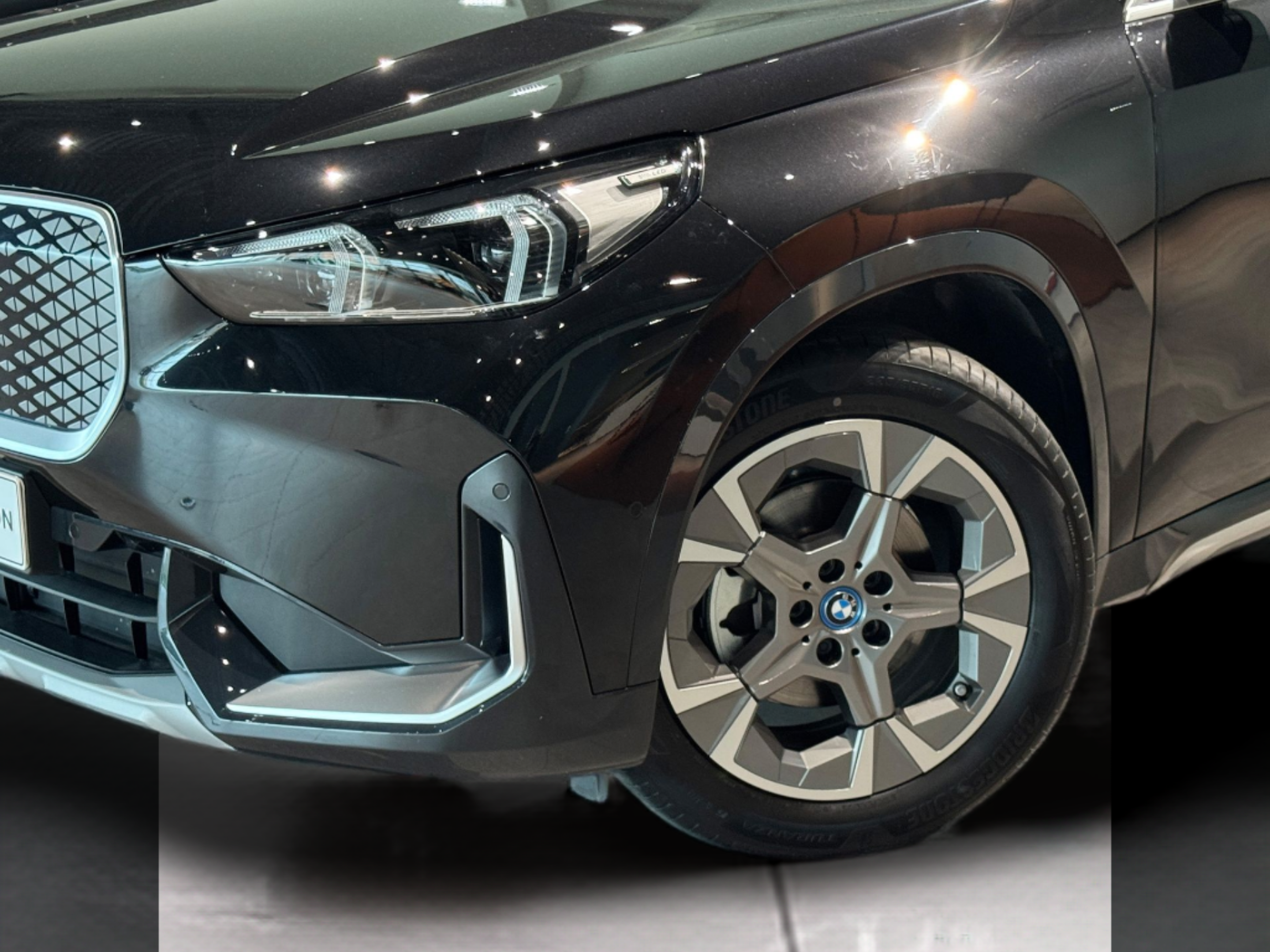 BMW iX1 eDrive20 color Negro. Año 2025. 150KW(204CV). Elétrico. En concesionario BMcar Braga de Braga