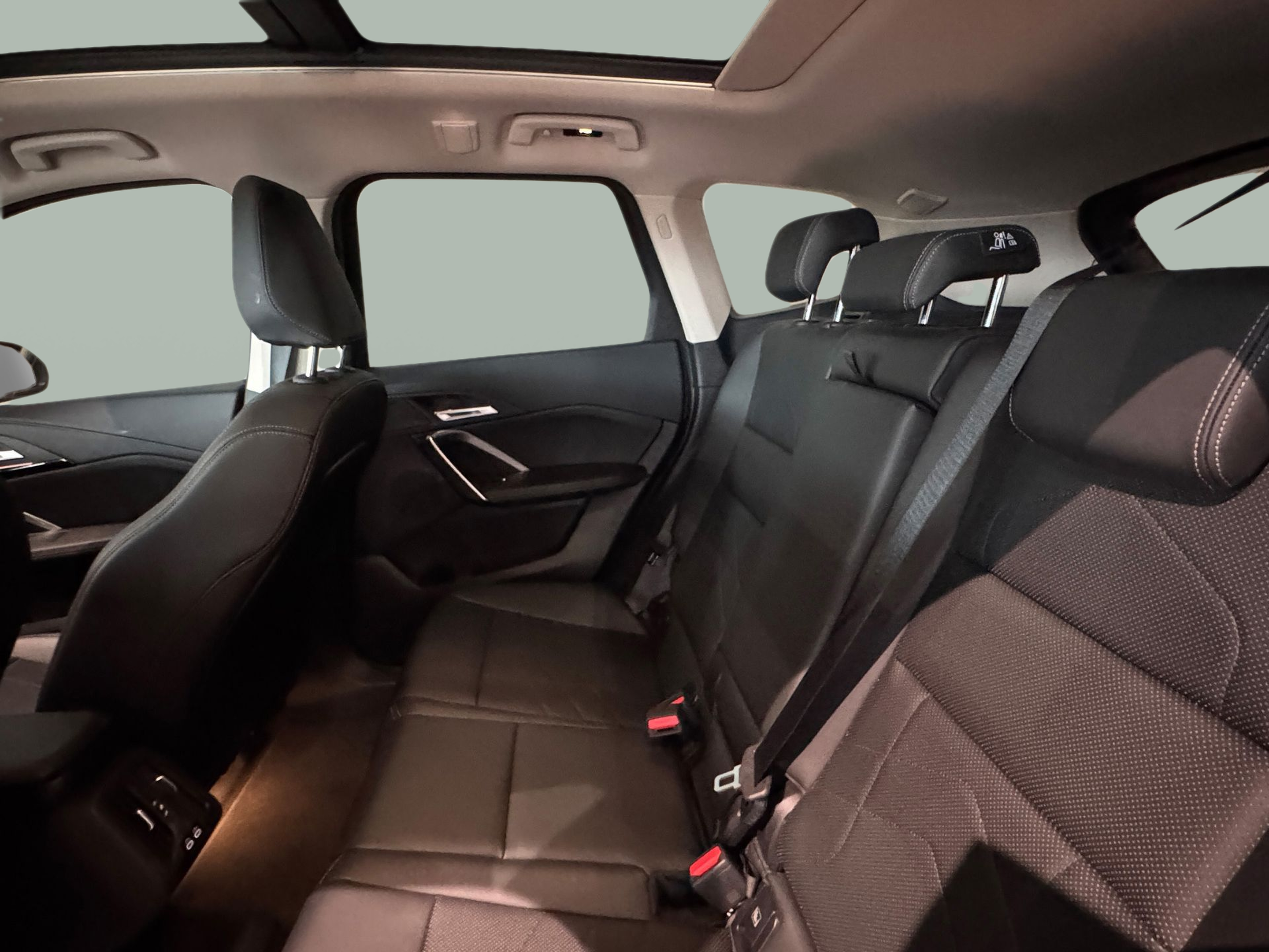 BMW iX1 eDrive20 color Negro. Año 2025. 150KW(204CV). Elétrico. En concesionario BMcar Braga de Braga