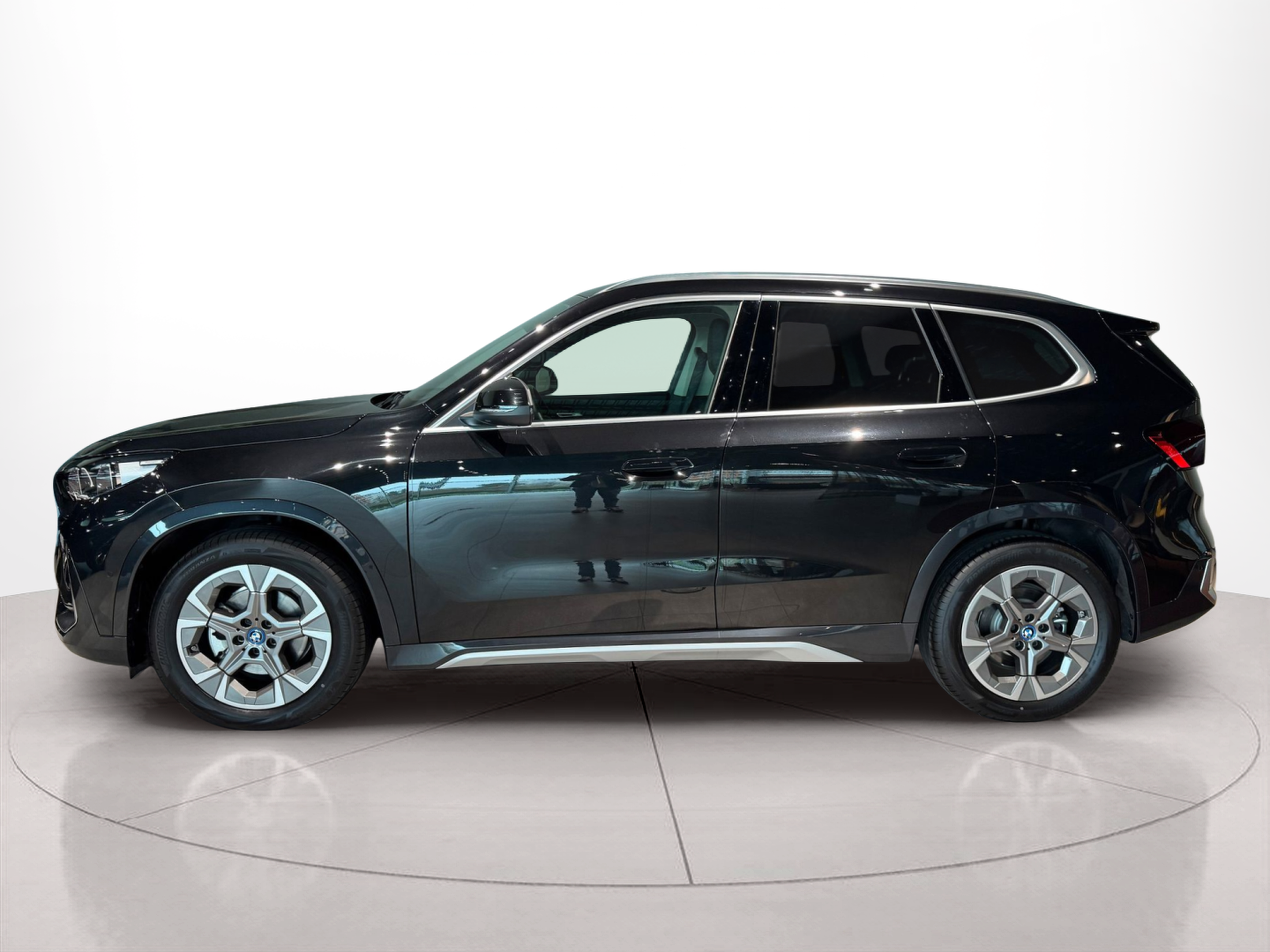 Fotos de BMW iX1 eDrive20 color Negro. Año 2025. 150KW(204CV). Elétrico. En concesionario BMcar Braga de Braga