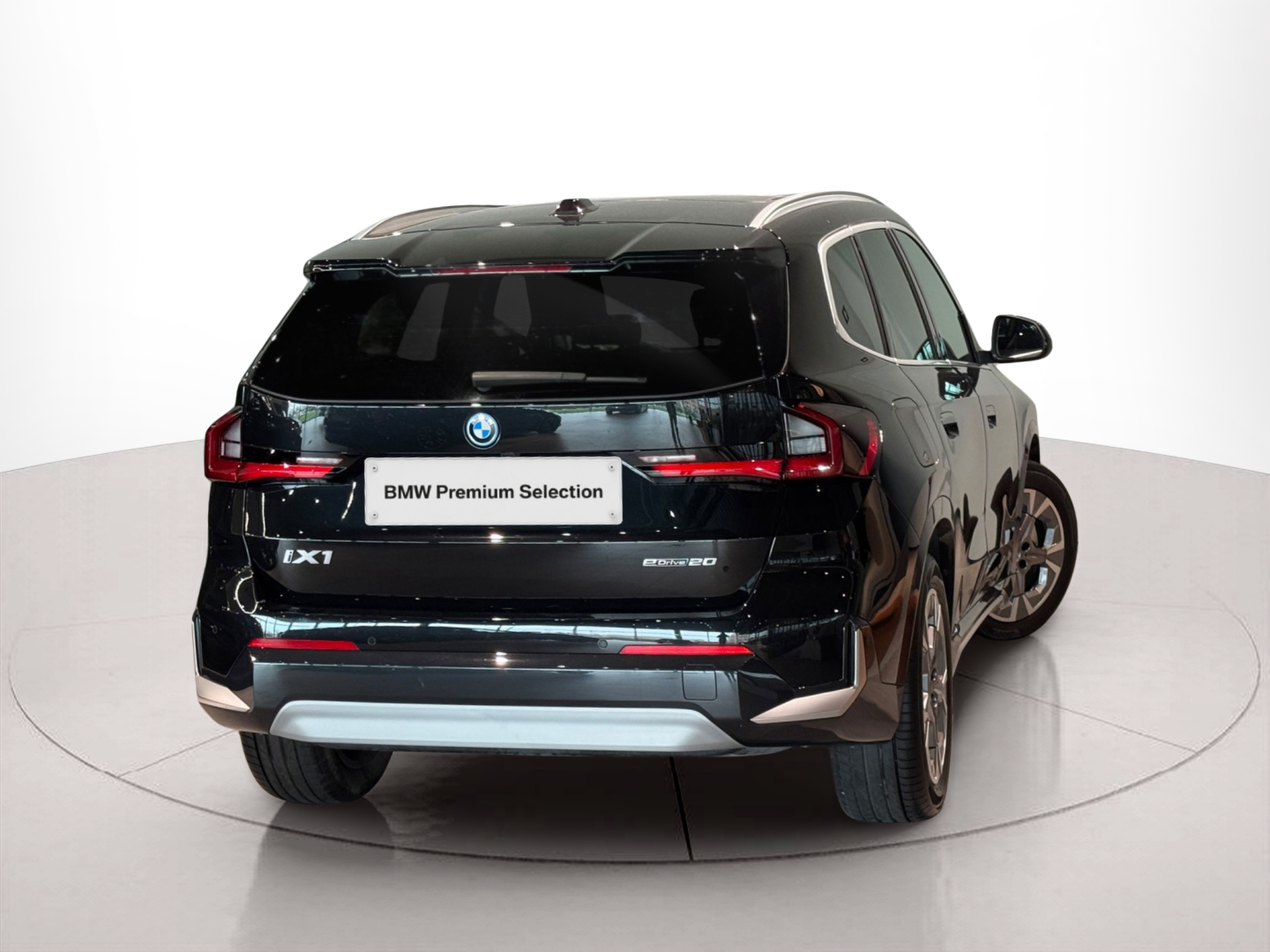 BMW iX1 eDrive20 color Negro. Año 2025. 150KW(204CV). Elétrico. En concesionario BMcar Braga de Braga