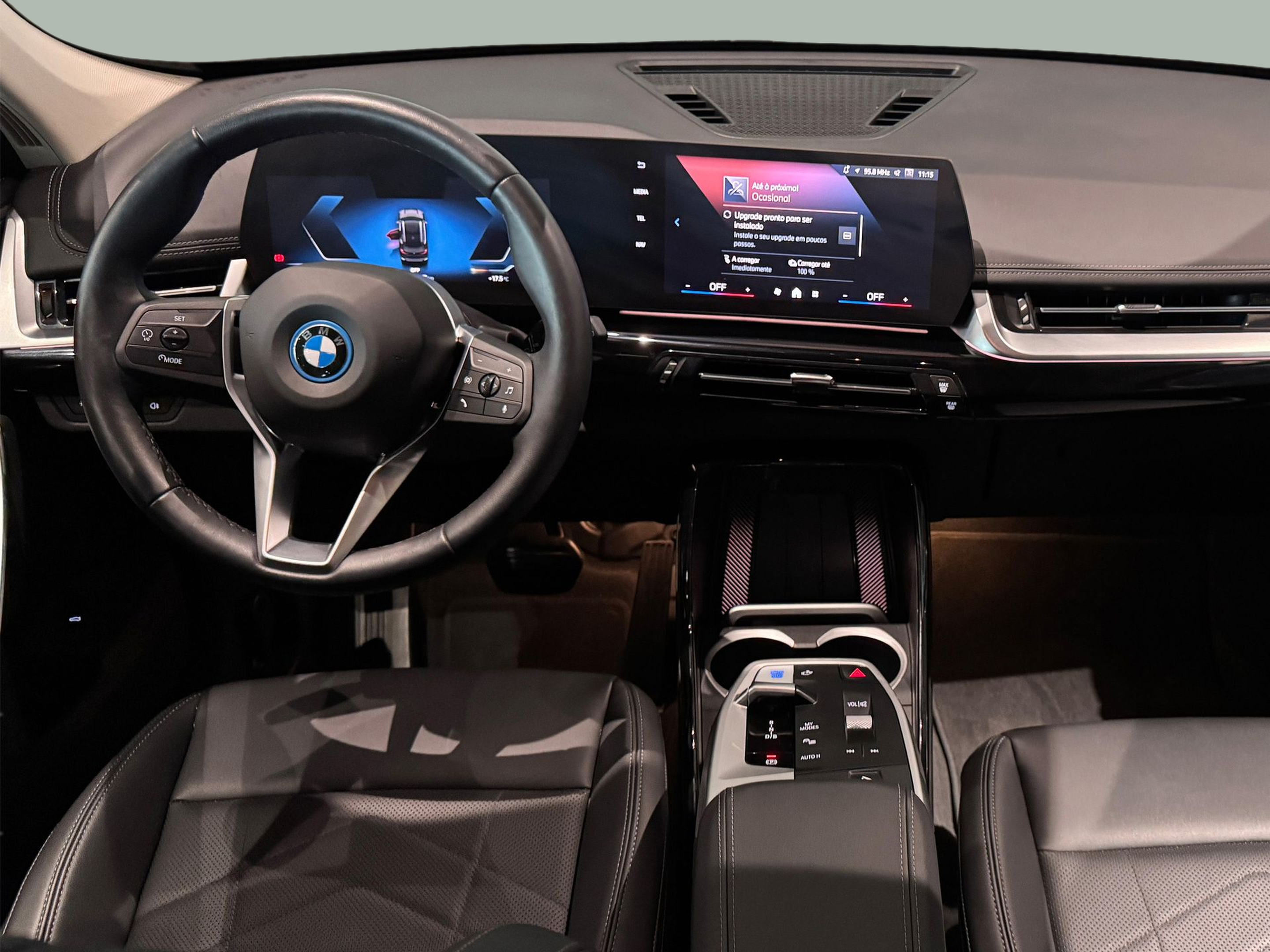 BMW iX1 eDrive20 color Negro. Año 2025. 150KW(204CV). Elétrico. En concesionario BMcar Braga de Braga