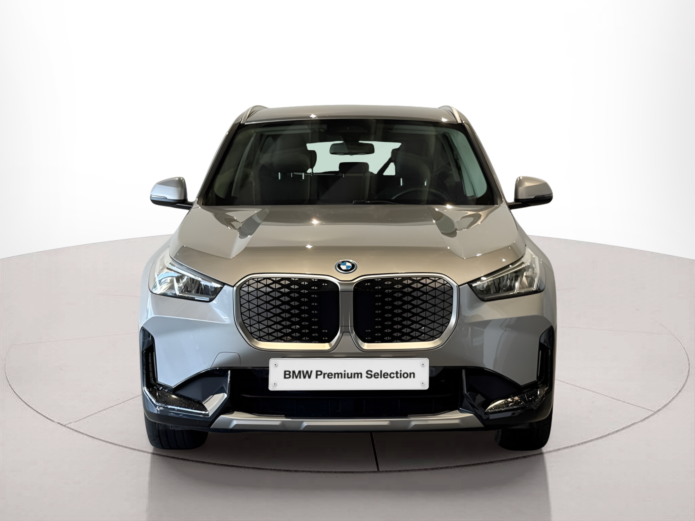 Fotos de BMW iX1 eDrive20 color Gris Plata. Año 2024. 150KW(204CV). Elétrico. En concesionario BMcar Guimarães de Guimarães