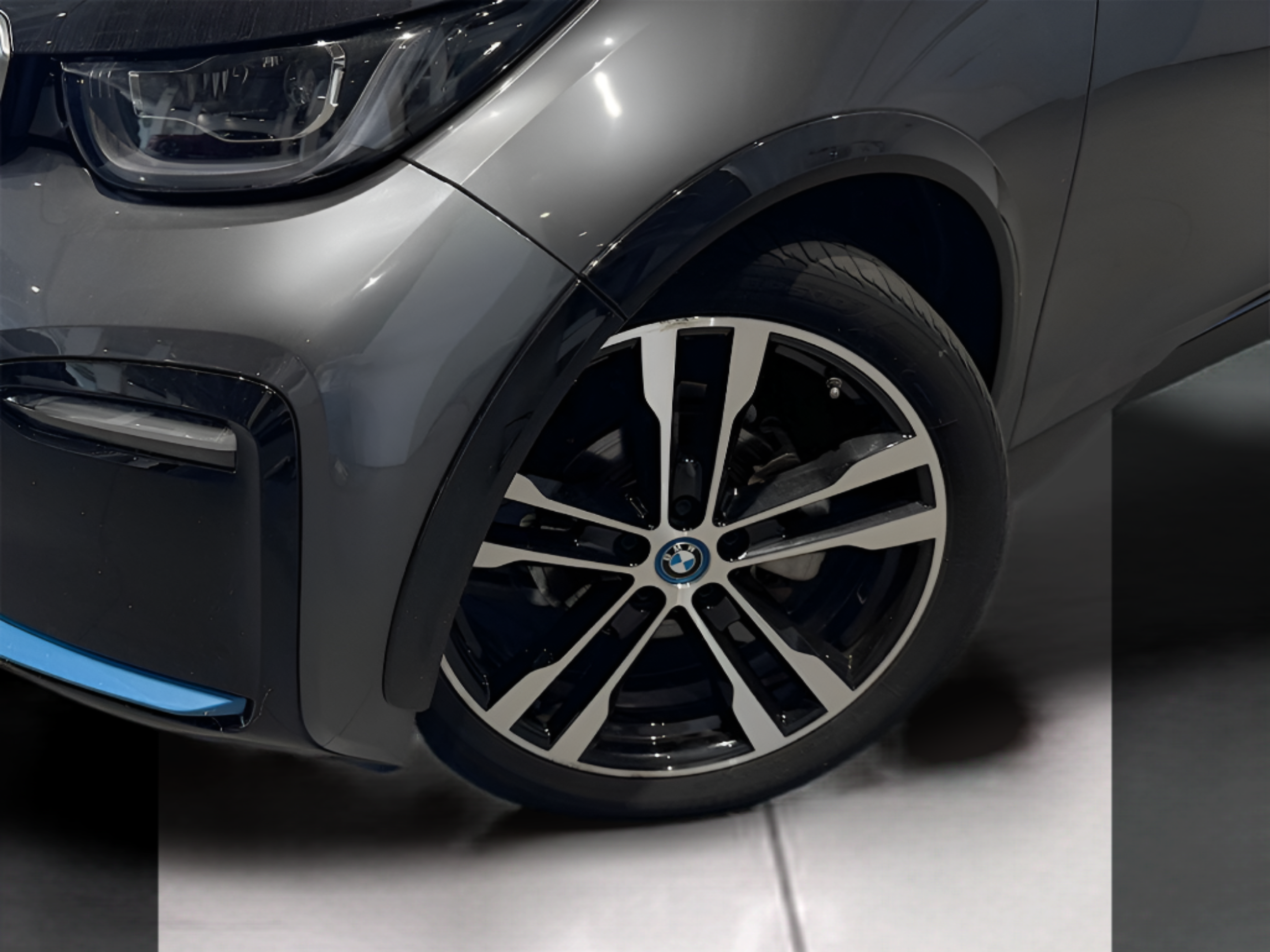 BMW i3 i3 120Ah color Gris. Año 2022. 135KW(184CV). Elétrico. En concesionario BMcar Braga de Braga