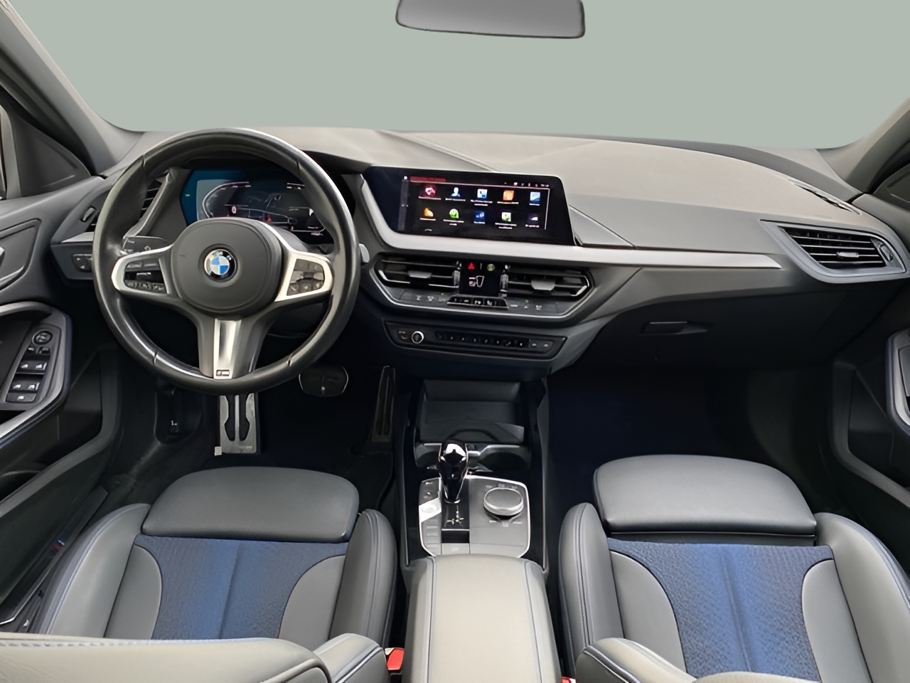 BMW Série 1 116d color Gris. Año 2023. 85KW(116CV). Diesel. En concesionario Caetano Baviera Lisboa de Lisboa