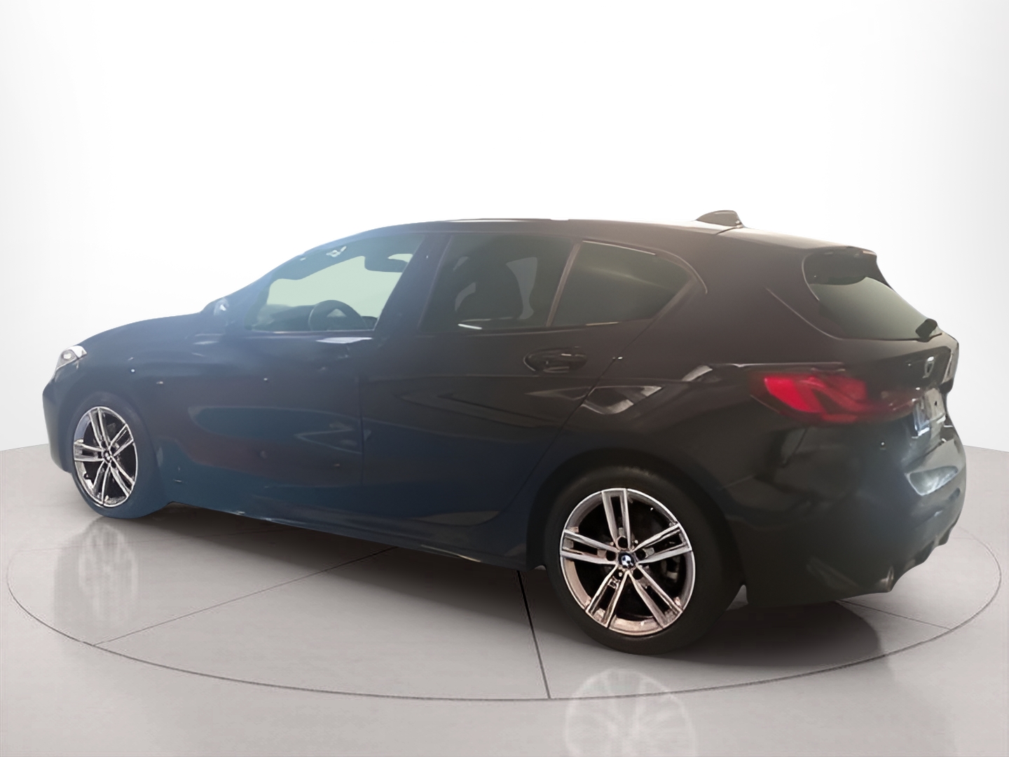 BMW Série 1 116d color Negro. Año 2023. 85KW(116CV). Diesel. En concesionario Caetano Baviera Porto de Porto