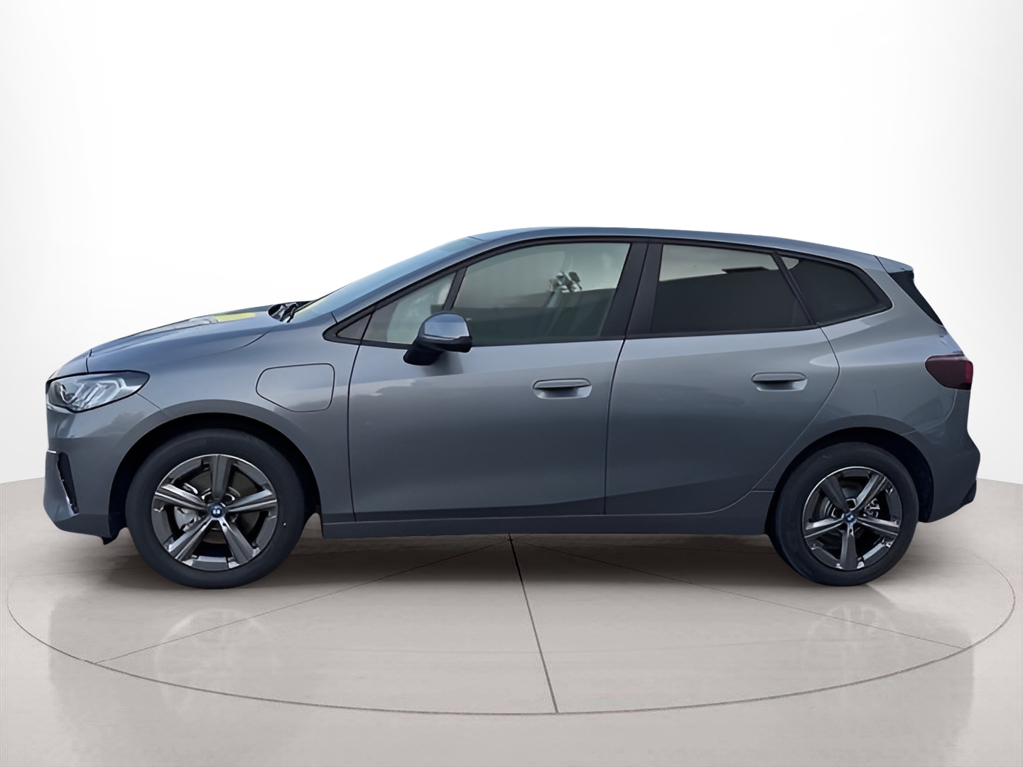 BMW Série 2 225xe Active Tourer color Gris. Año 2023. 180KW(245CV). Elétrico / Gasolina Híbrido. En concesionario Caetano Baviera Portimão de Portimão