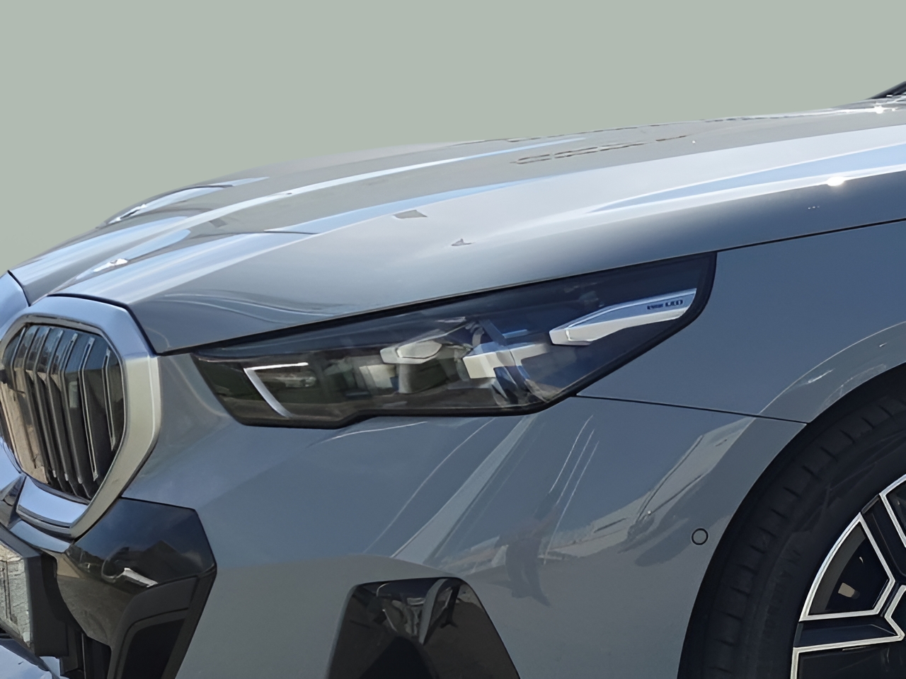Fotos de BMW i5 eDrive40 color Gris. Año 2024. 250KW(340CV). Elétrico. En concesionario Caetano Baviera Portimão de Portimão