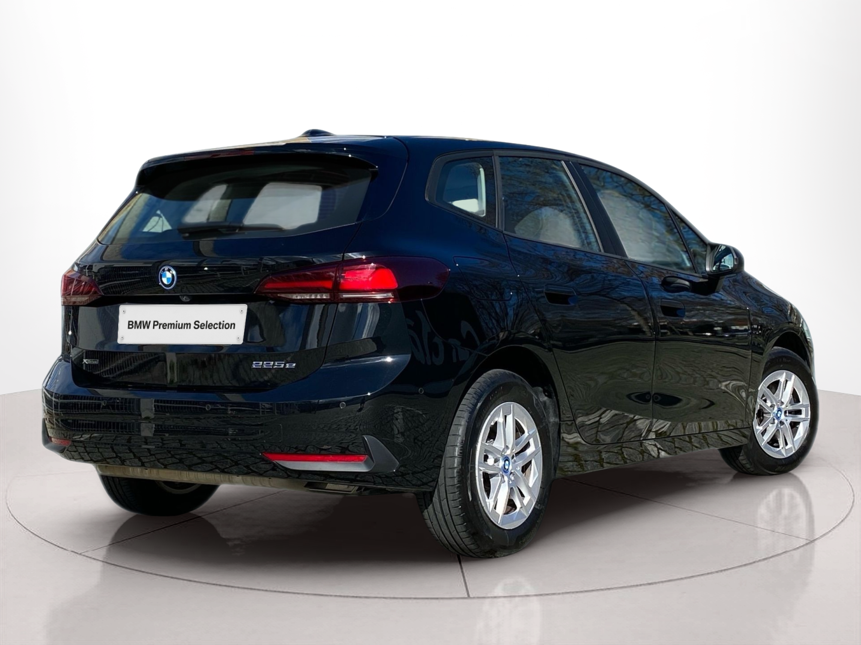 BMW Série 2 225xe Active Tourer color Negro. Año 2024. 180KW(245CV). Elétrico / Gasolina Híbrido. En concesionario Caetano Baviera Lisboa de Lisboa