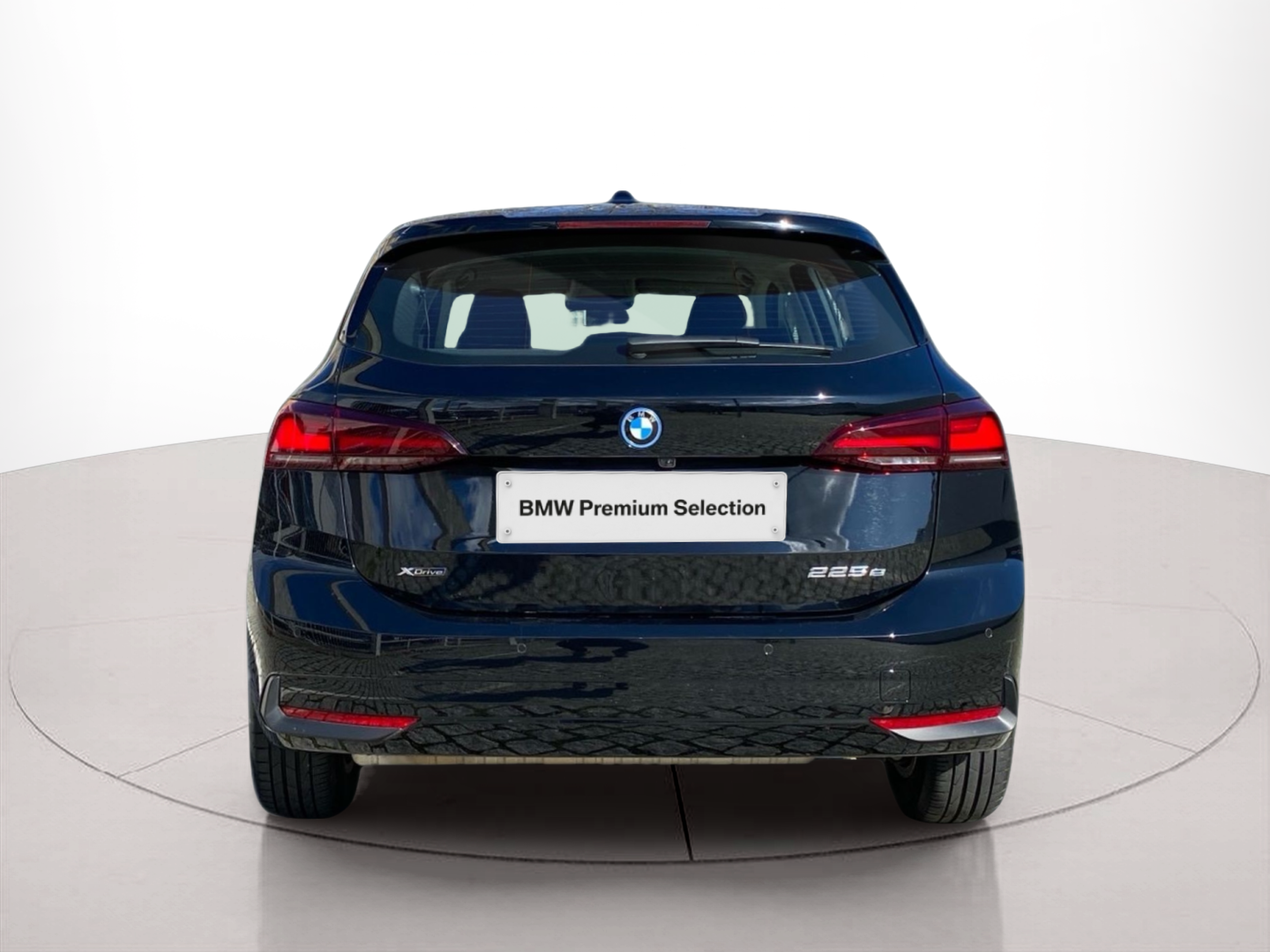 BMW Série 2 225xe Active Tourer color Negro. Año 2024. 180KW(245CV). Elétrico / Gasolina Híbrido. En concesionario Caetano Baviera Lisboa de Lisboa