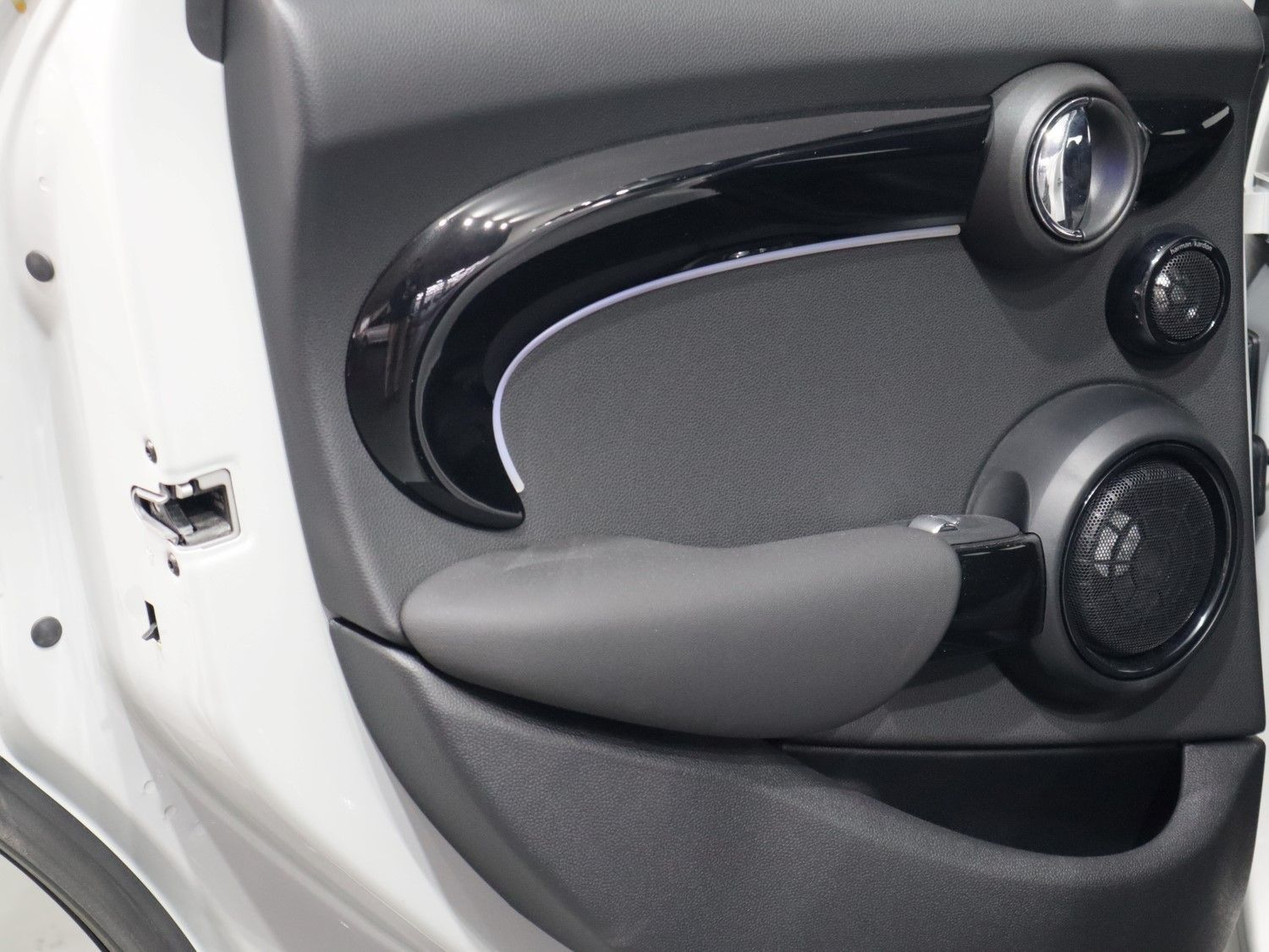 fotoG 19 del MINI MINI 5 Portas Cooper 100 kW (136 CV) 136cv Gasolina de 2022 em Vila Nova de Gaia