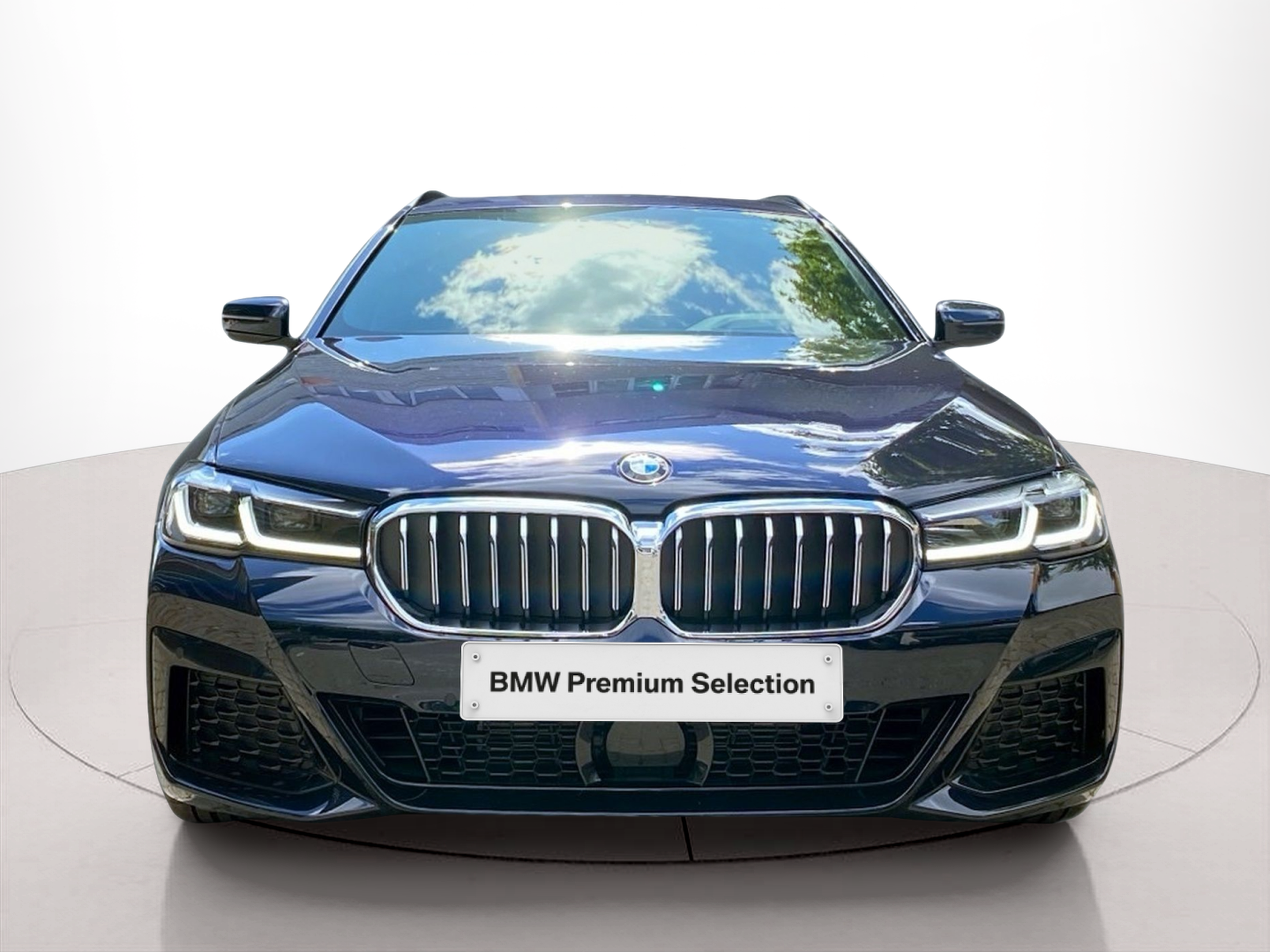 Fotos de BMW Série 5 540d Touring color Negro. Año 2023. 250KW(340CV). Diesel. En concesionario Caetano Baviera Cascais de Cascais