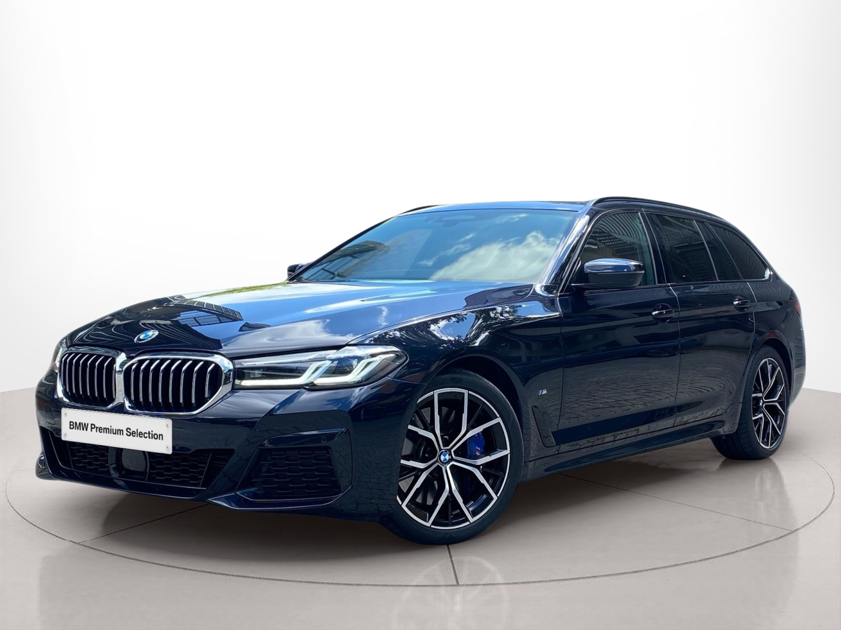 Fotos de BMW Série 5 540d Touring color Negro. Año 2023. 250KW(340CV). Diesel. En concesionario Caetano Baviera Cascais de Cascais