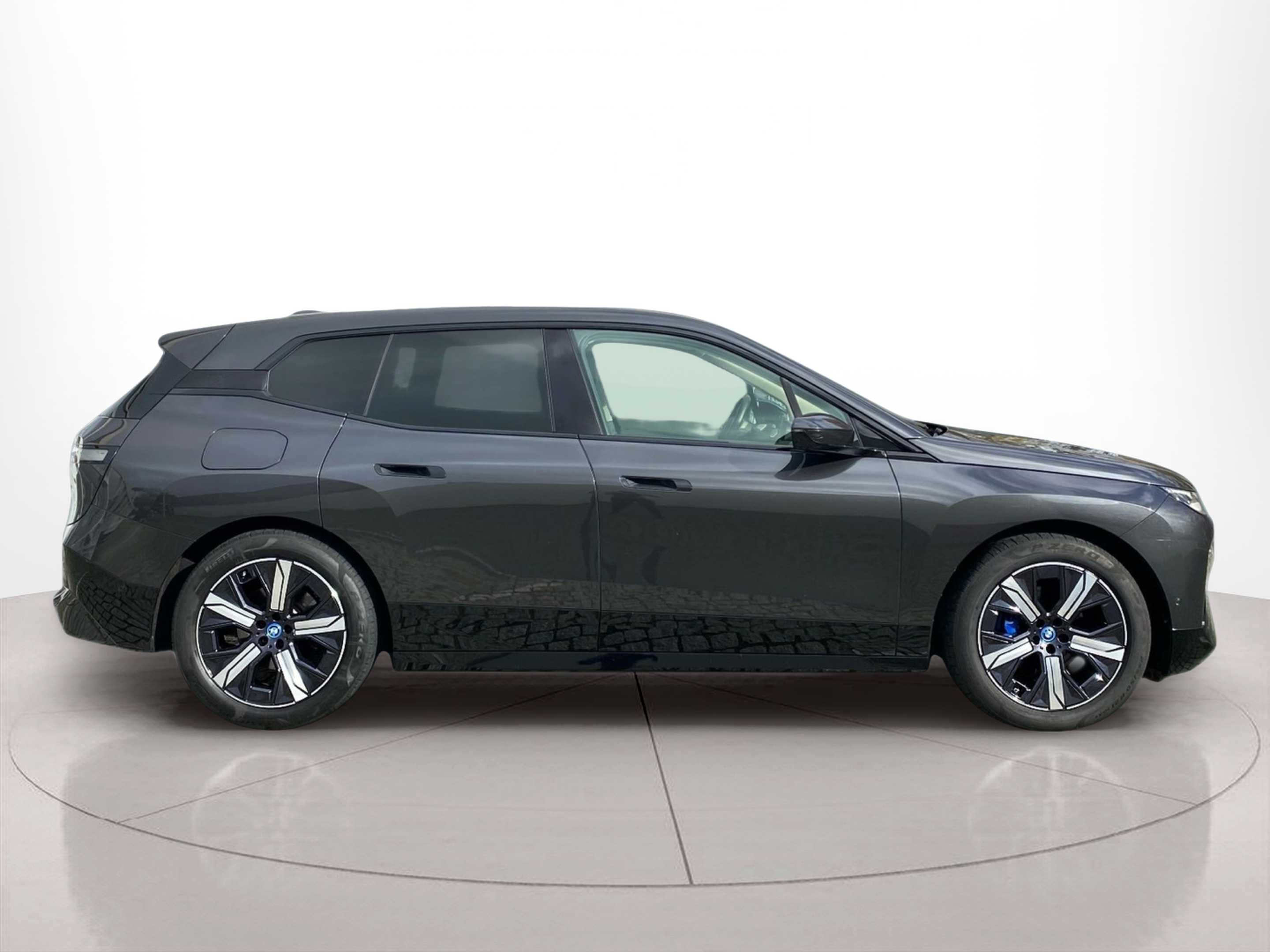 Fotos de BMW iX xDrive40 color Gris. Año 2023. 240KW(326CV). Elétrico. En concesionario Caetano Baviera Cascais de Cascais