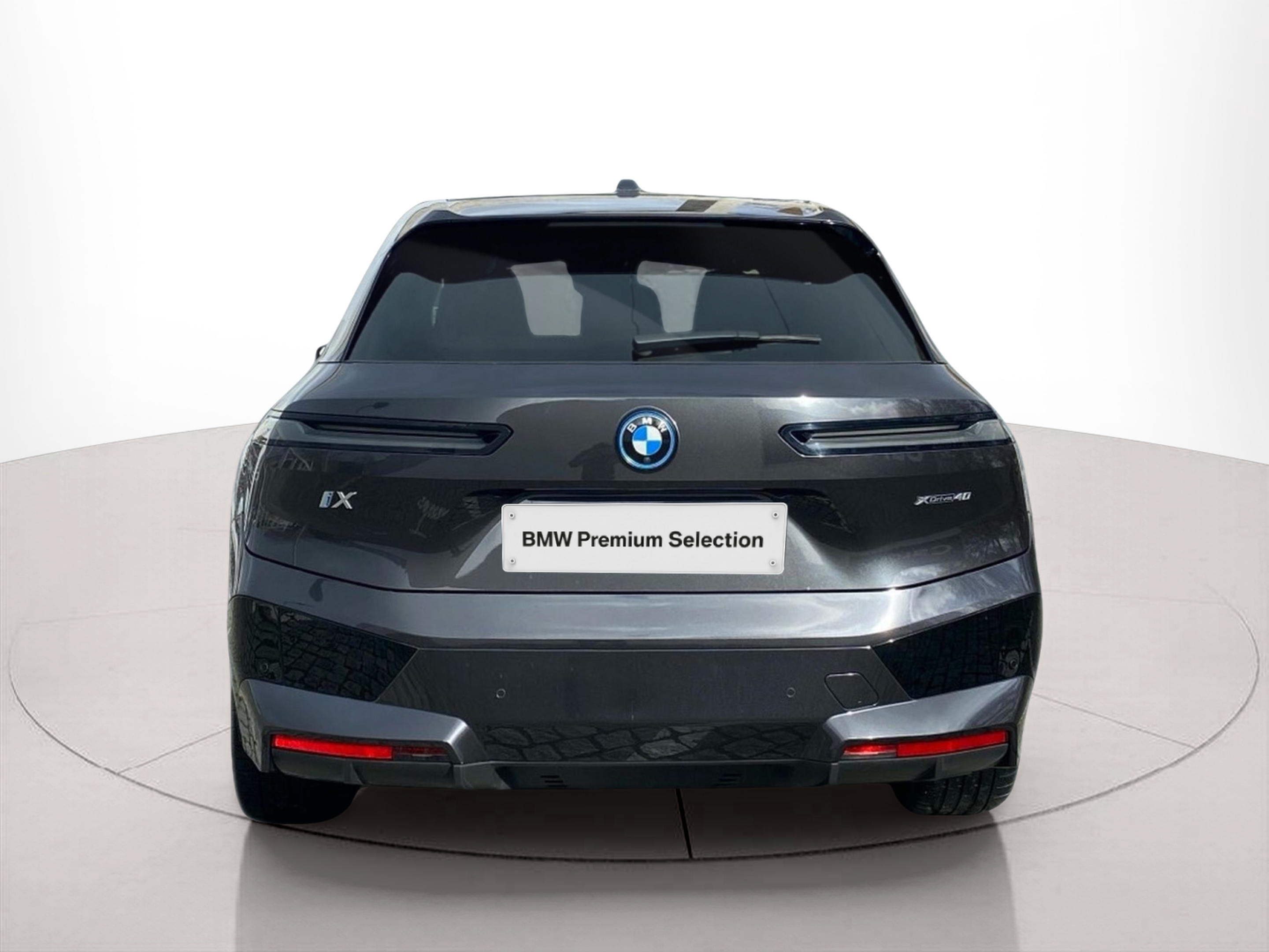 BMW iX xDrive40 color Gris. Año 2023. 240KW(326CV). Elétrico. En concesionario Caetano Baviera Cascais de Cascais