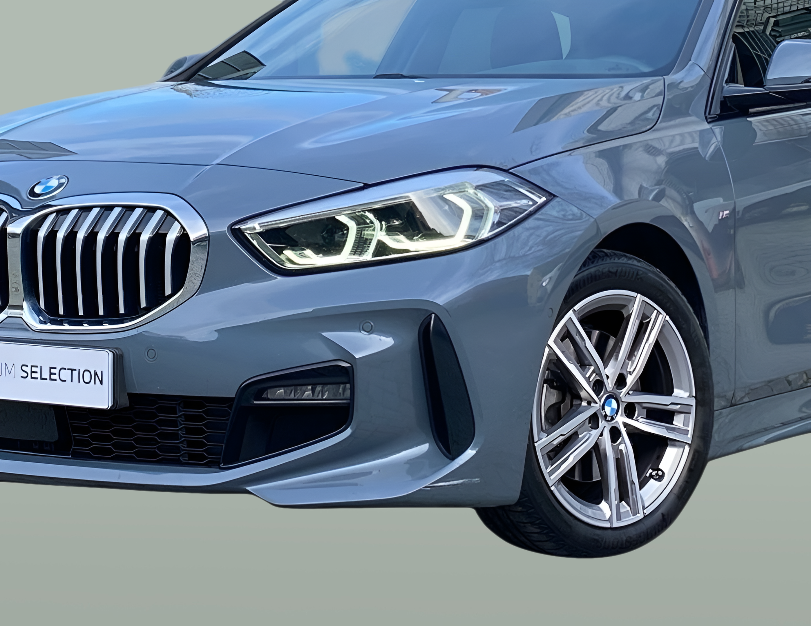 BMW Série 1 116d color Gris. Año 2023. 85KW(116CV). Diesel. En concesionario Caetano Baviera Lisboa de Lisboa