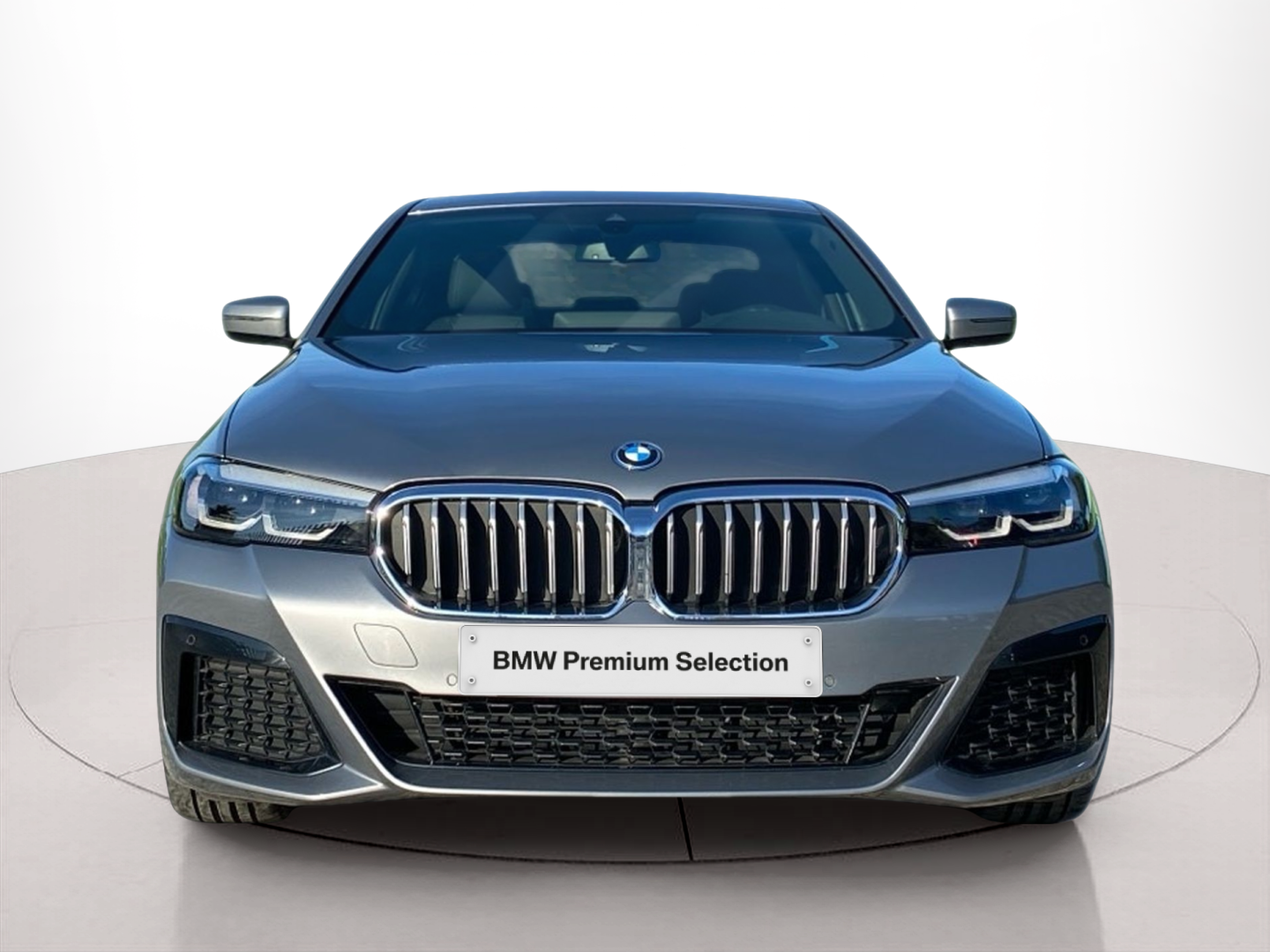 Fotos de BMW Série 5 530e Berlina color Gris. Año 2023. 215KW(292CV). Elétrico / Gasolina Híbrido. En concesionario Caetano Baviera Lisboa de Lisboa