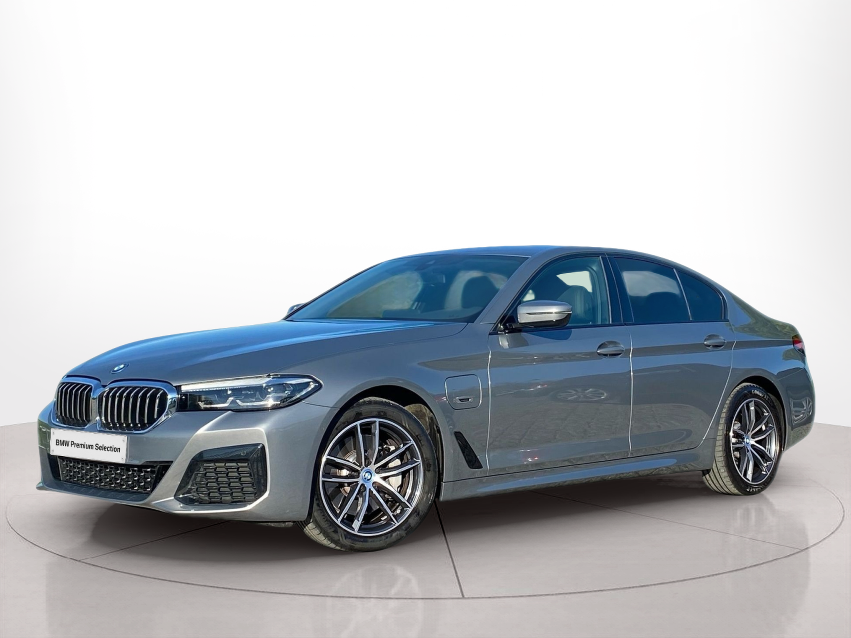 Fotos de BMW Série 5 530e Berlina color Gris. Año 2023. 215KW(292CV). Elétrico / Gasolina Híbrido. En concesionario Caetano Baviera Lisboa de Lisboa