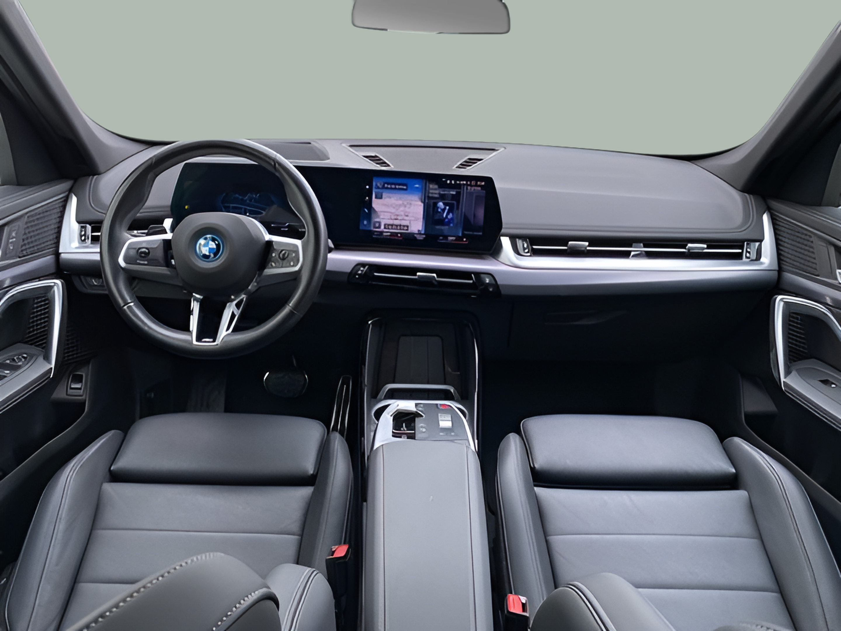 BMW iX1 xDrive30 color Blanco. Año 2023. 230KW(313CV). Elétrico. En concesionario Caetano Baviera Lisboa de Lisboa