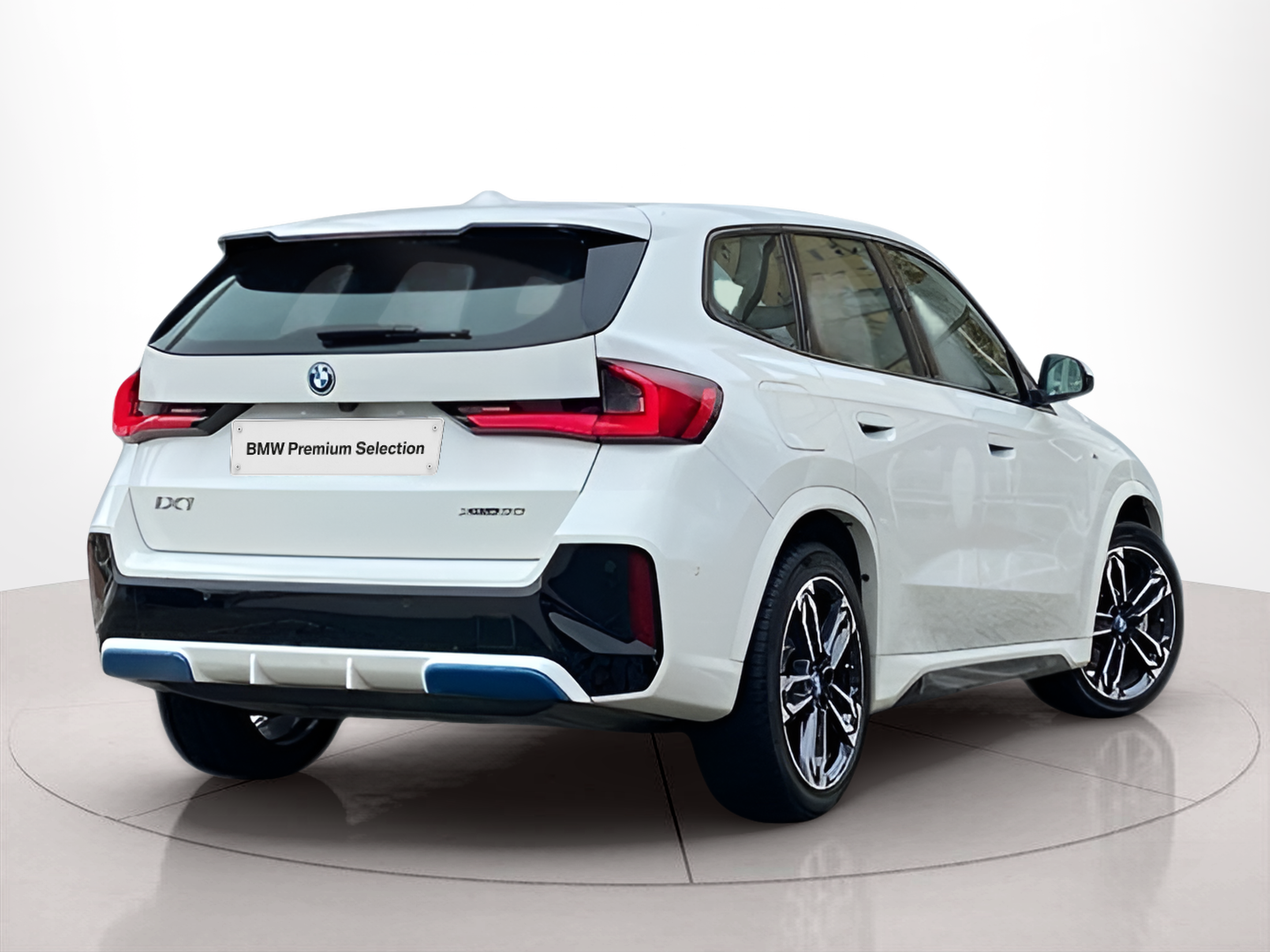 BMW iX1 xDrive30 color Blanco. Año 2023. 230KW(313CV). Elétrico. En concesionario Caetano Baviera Lisboa de Lisboa
