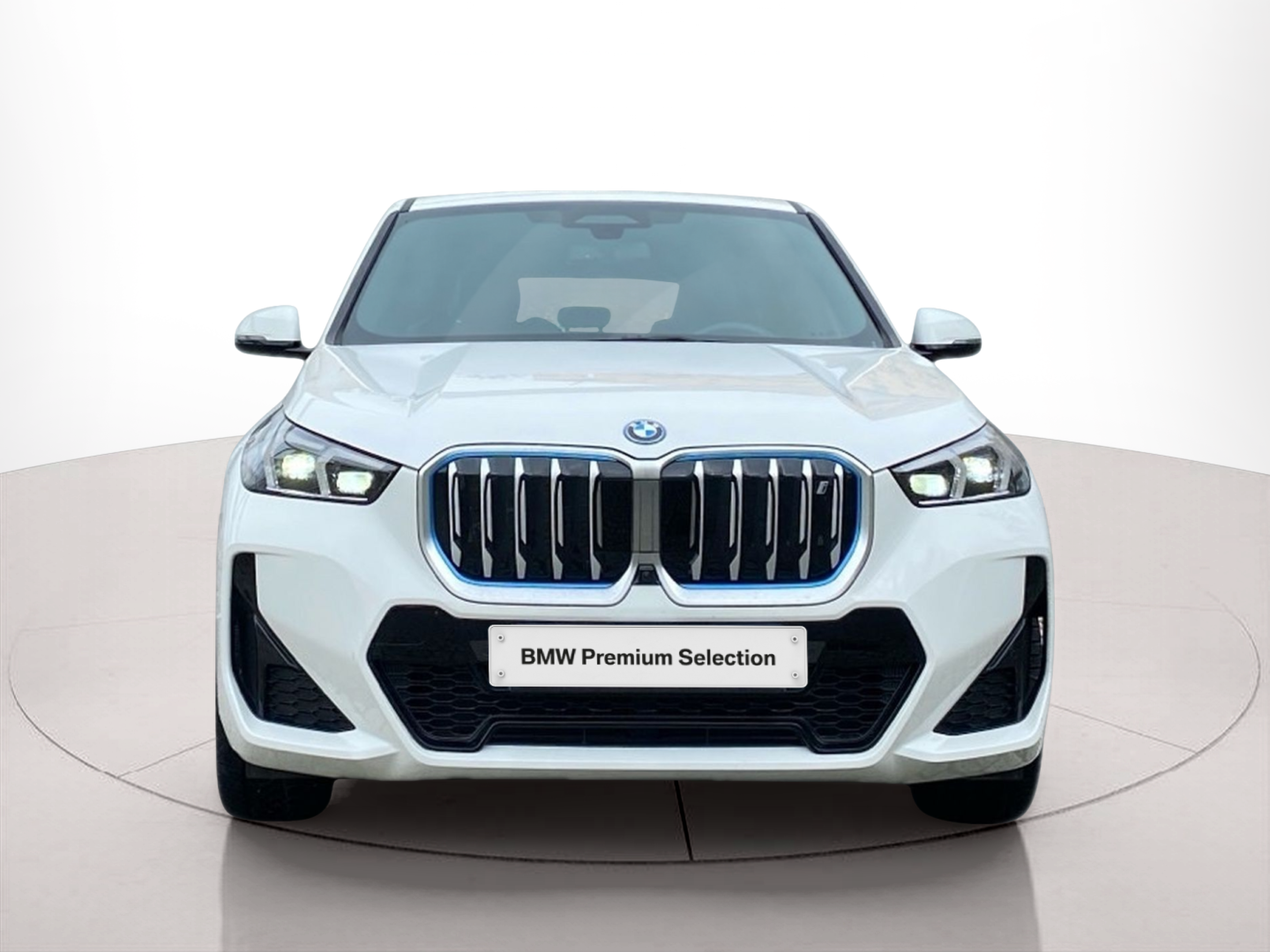 Fotos de BMW iX1 xDrive30 color Blanco. Año 2023. 230KW(313CV). Elétrico. En concesionario Caetano Baviera Lisboa de Lisboa