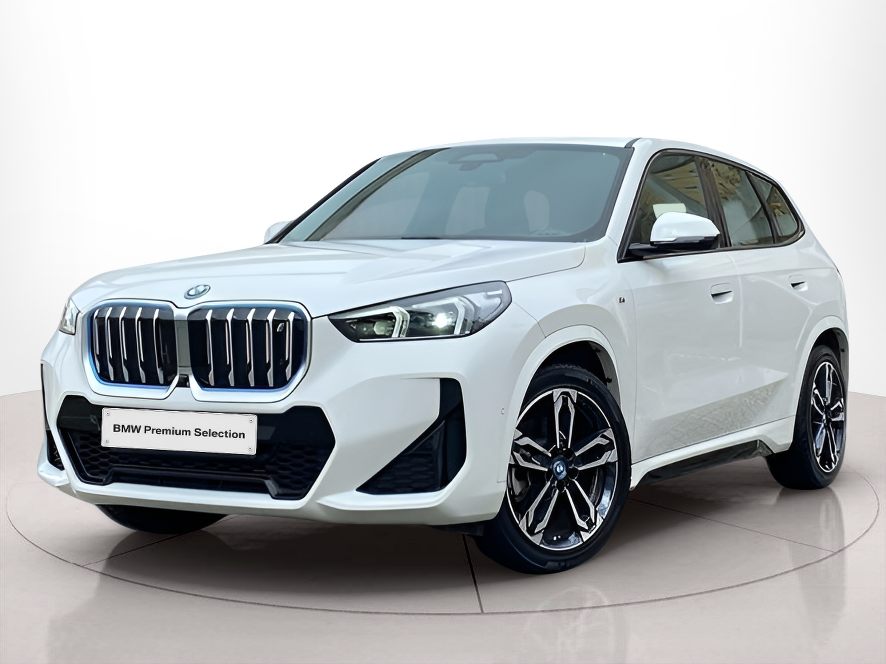 Fotos de BMW iX1 xDrive30 color Blanco. Año 2023. 230KW(313CV). Elétrico. En concesionario Caetano Baviera Lisboa de Lisboa