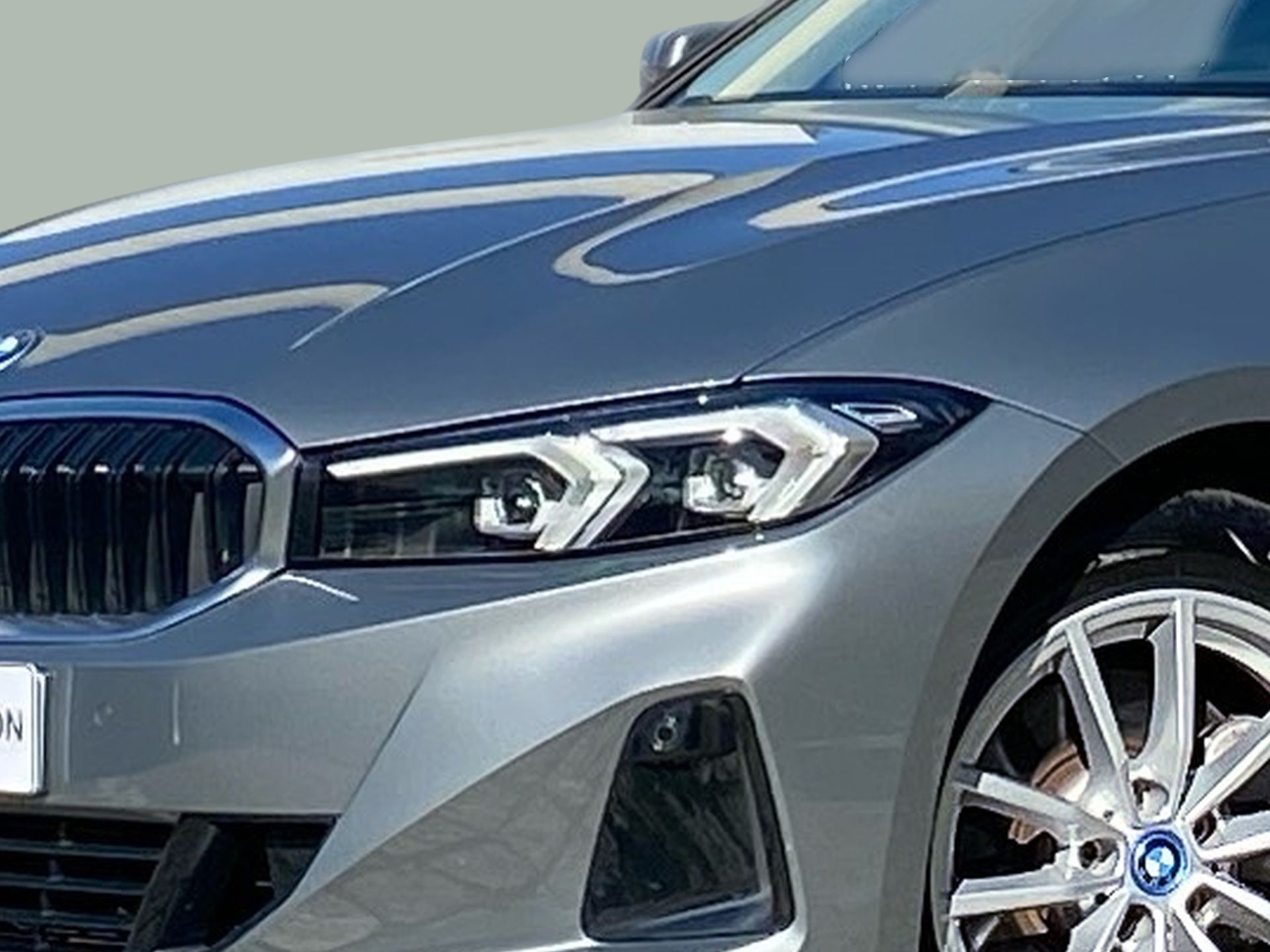 BMW Série 3 320e Touring color Gris. Año 2022. 150KW(204CV). Elétrico / Gasolina Híbrido. En concesionario Caetano Baviera Lisboa de Lisboa