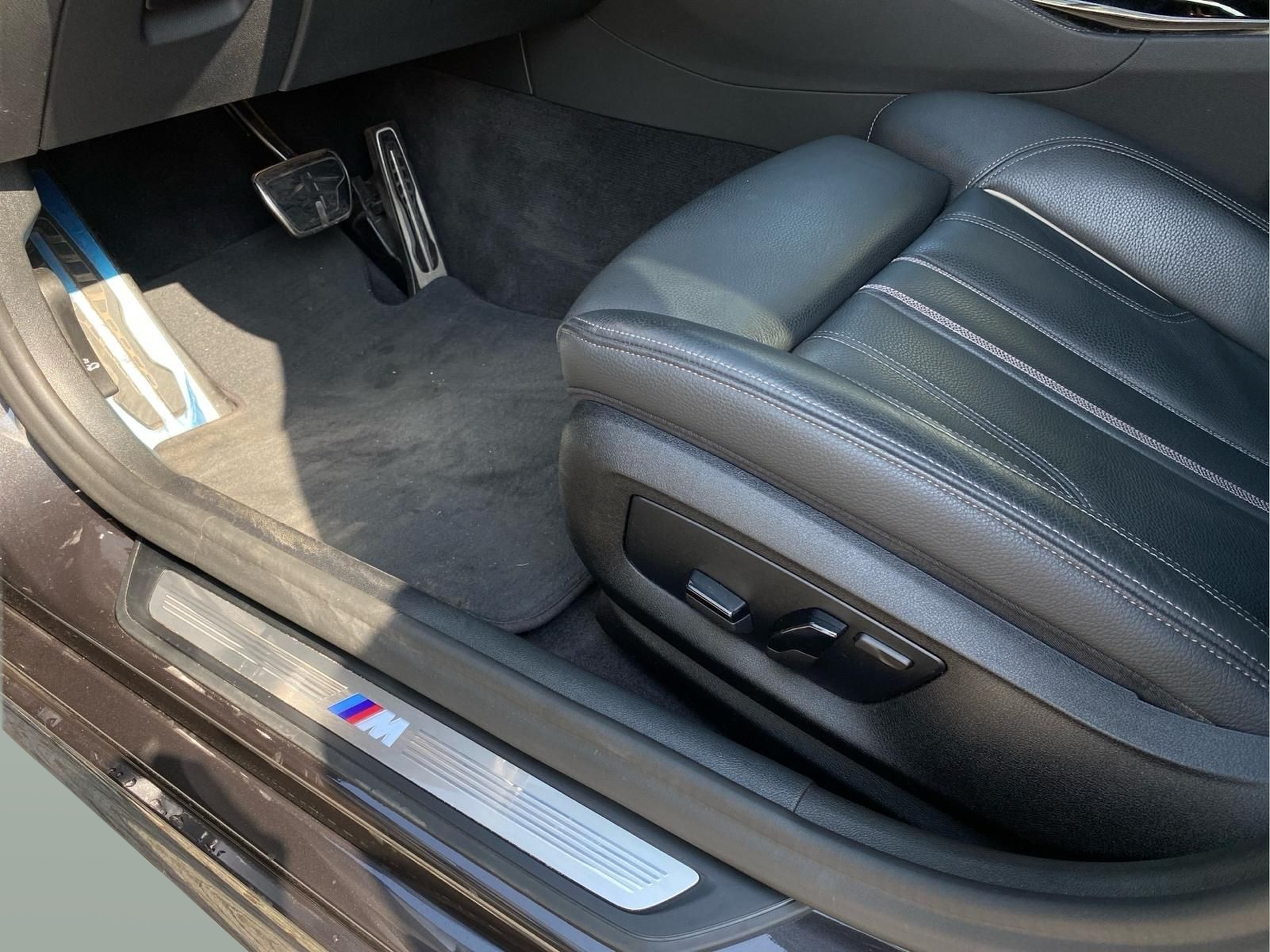 BMW Série 5 520d Berlina color Gris. Año 2019. 140KW(190CV). Diesel. En concesionario Caetano Baviera Lisboa de Lisboa
