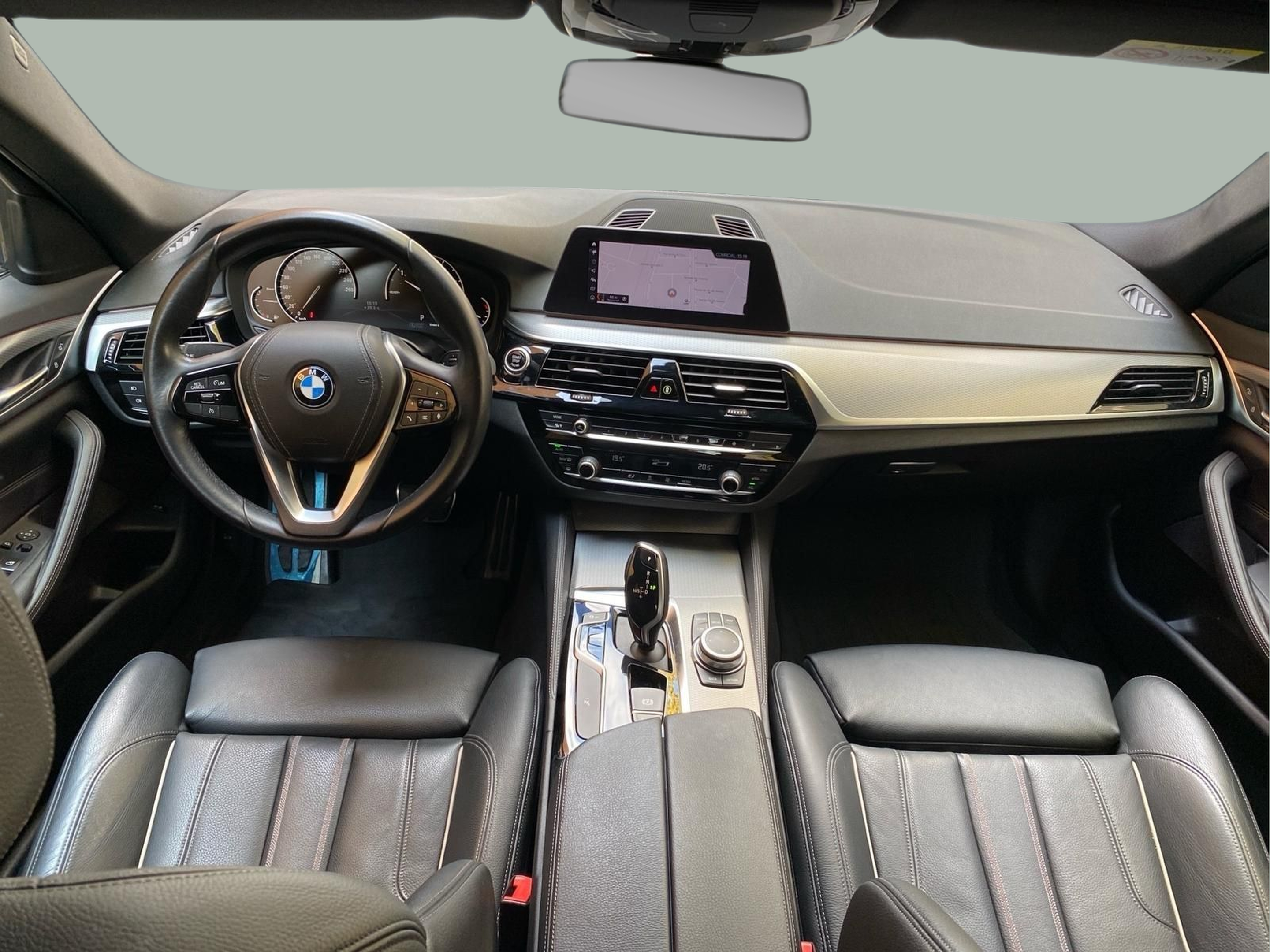 BMW Série 5 520d Berlina color Gris. Año 2019. 140KW(190CV). Diesel. En concesionario Caetano Baviera Lisboa de Lisboa