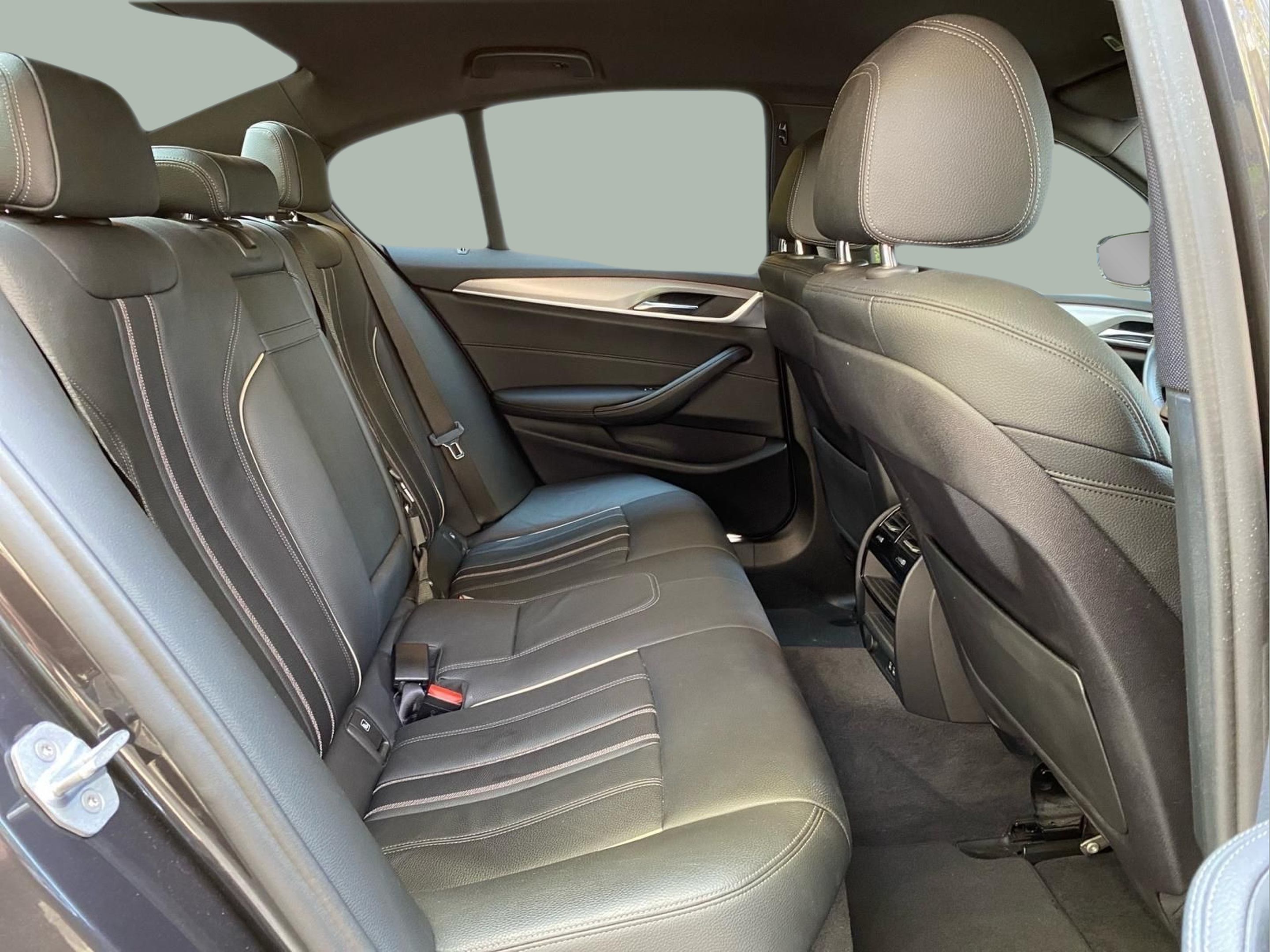 BMW Série 5 520d Berlina color Gris. Año 2019. 140KW(190CV). Diesel. En concesionario Caetano Baviera Lisboa de Lisboa