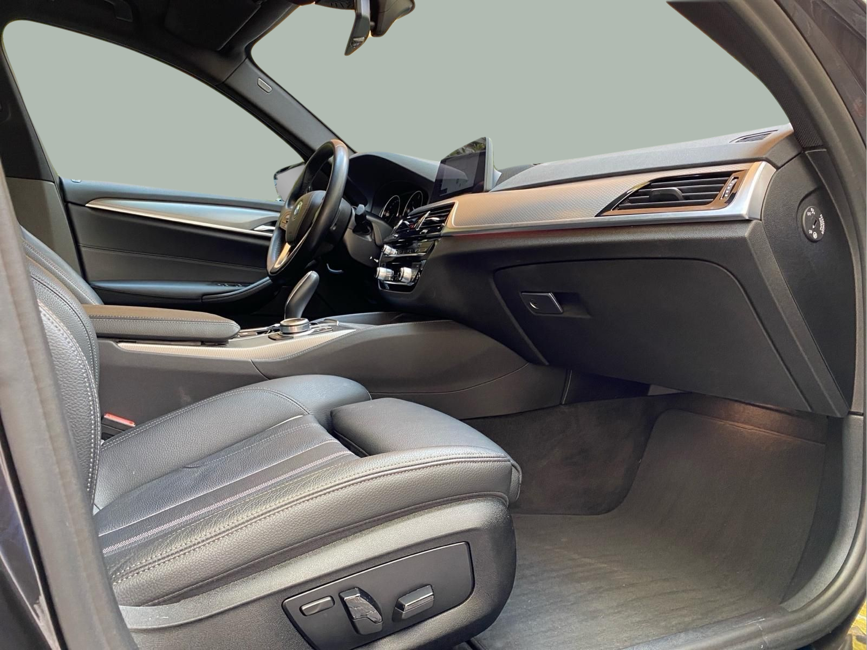 BMW Série 5 520d Berlina color Gris. Año 2019. 140KW(190CV). Diesel. En concesionario Caetano Baviera Lisboa de Lisboa
