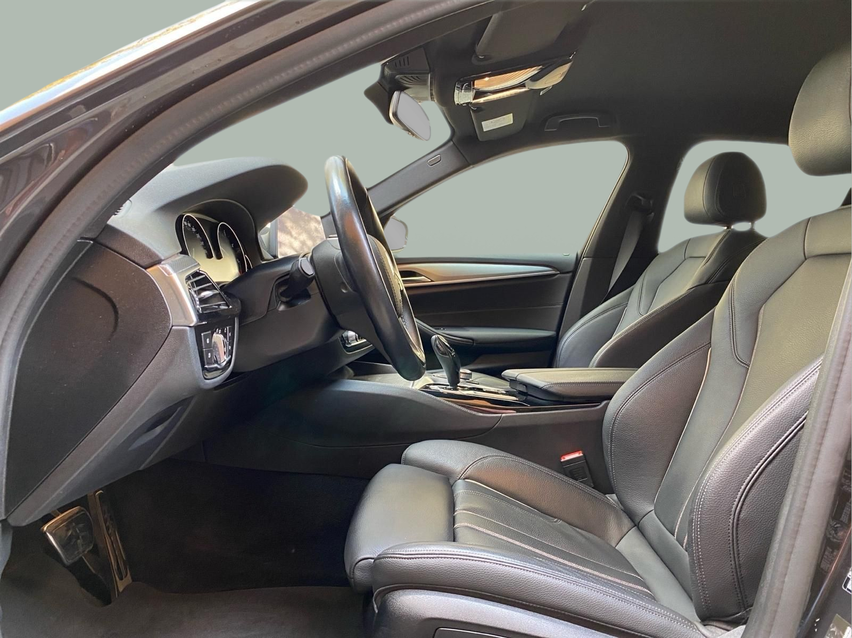 BMW Série 5 520d Berlina color Gris. Año 2019. 140KW(190CV). Diesel. En concesionario Caetano Baviera Lisboa de Lisboa