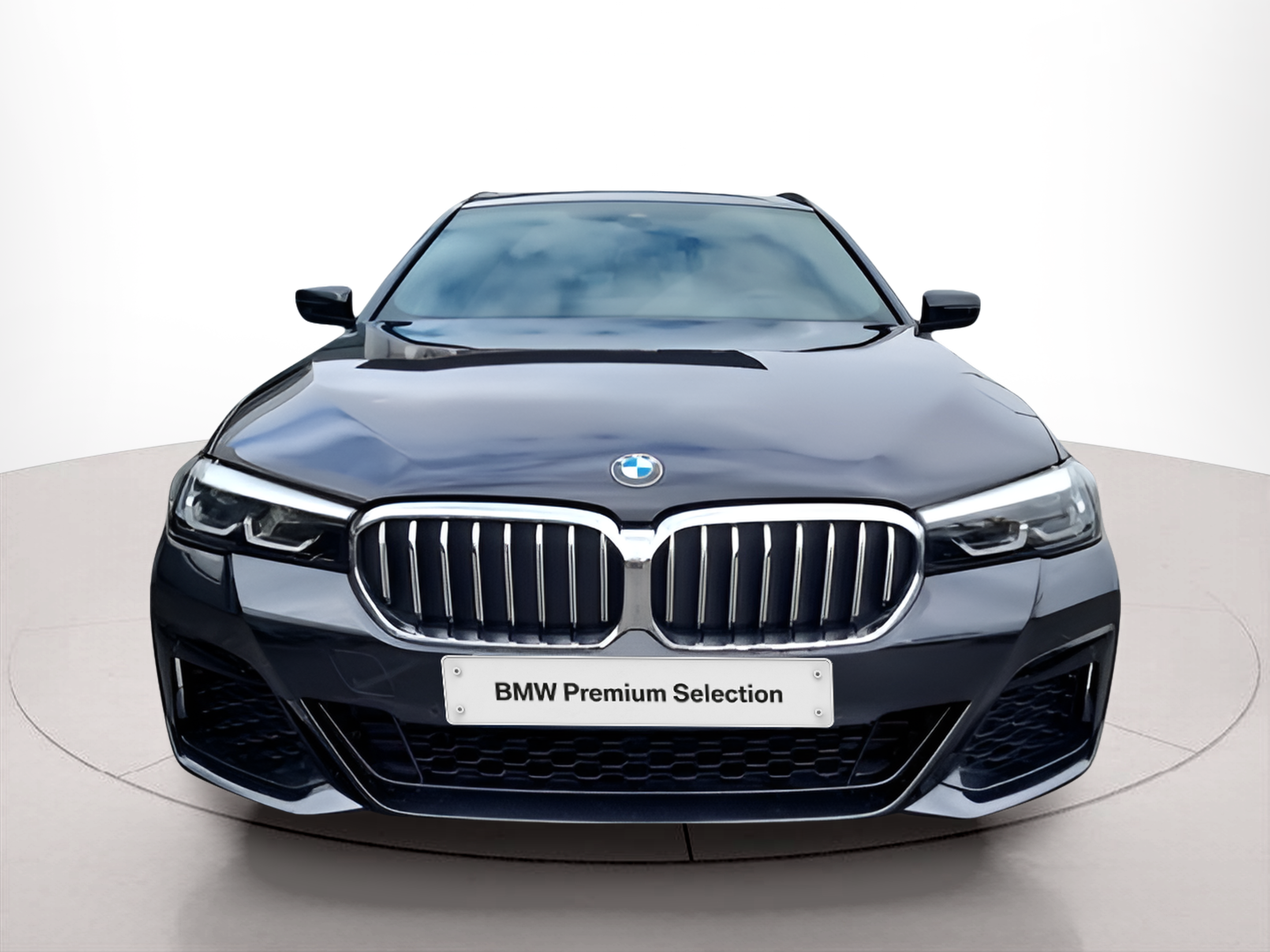 Fotos de BMW Série 5 520d Touring color Negro. Año 2023. 140KW(190CV). Diesel. En concesionario Caetano Baviera Santa Maria da Feira de Santa Maria da Feira