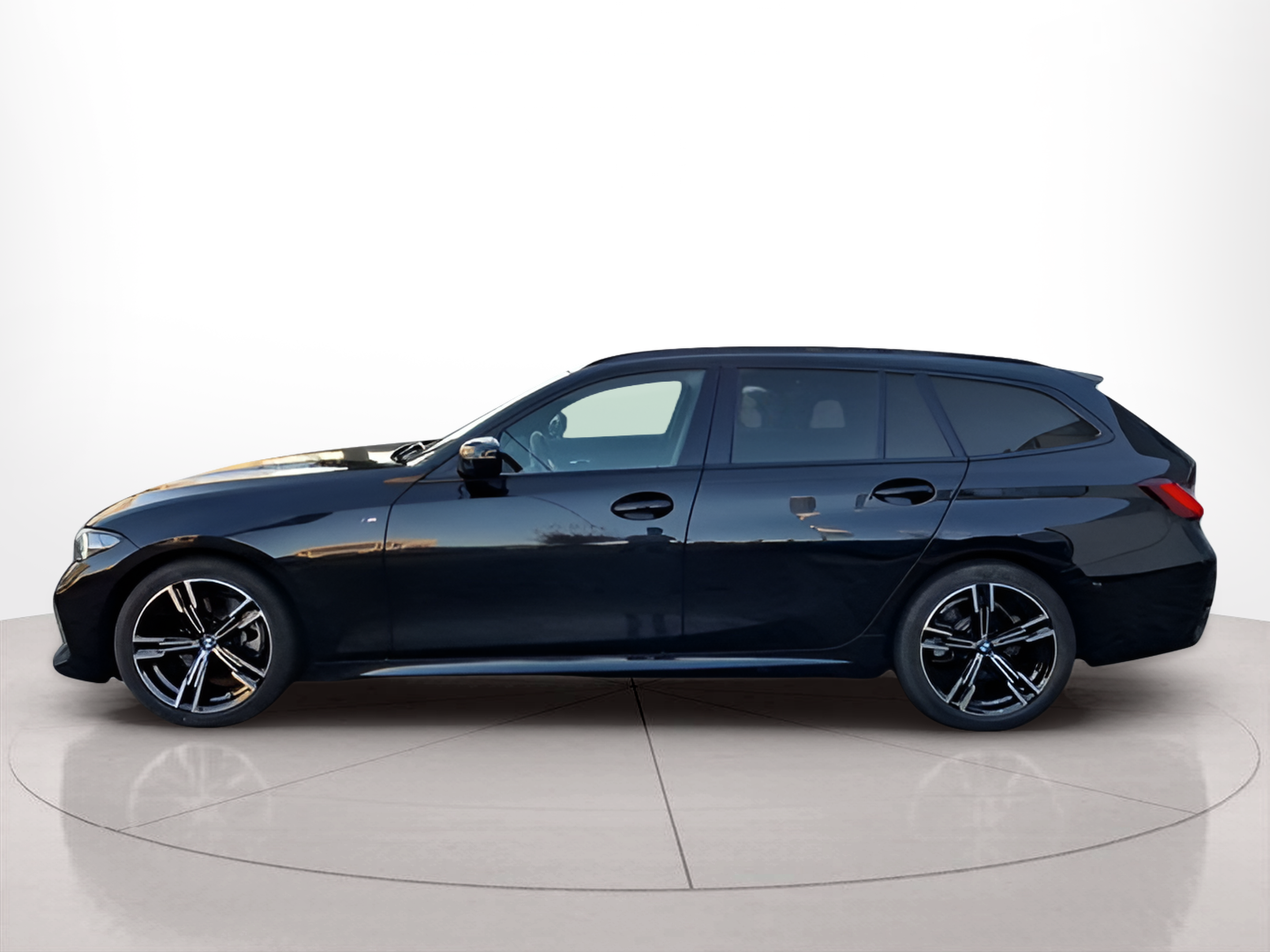 Fotos de BMW Série 3 320d Touring color Negro. Año 2023. 140KW(190CV). Diesel. En concesionario Caetano Baviera Aveiro de Aveiro