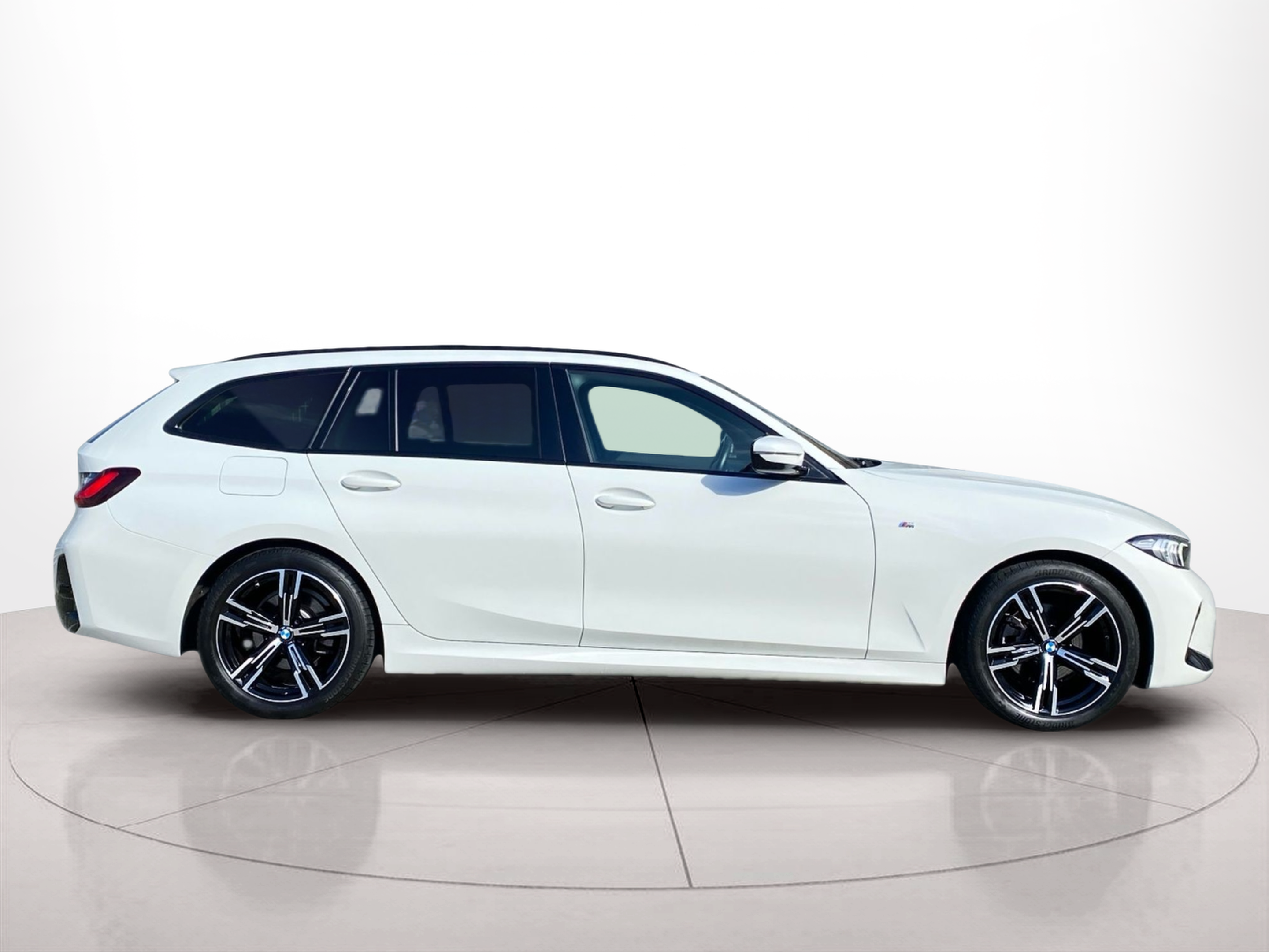 Fotos de BMW Série 3 320d Touring color Blanco. Año 2023. 140KW(190CV). Diesel. En concesionario Caetano Baviera Lisboa de Lisboa