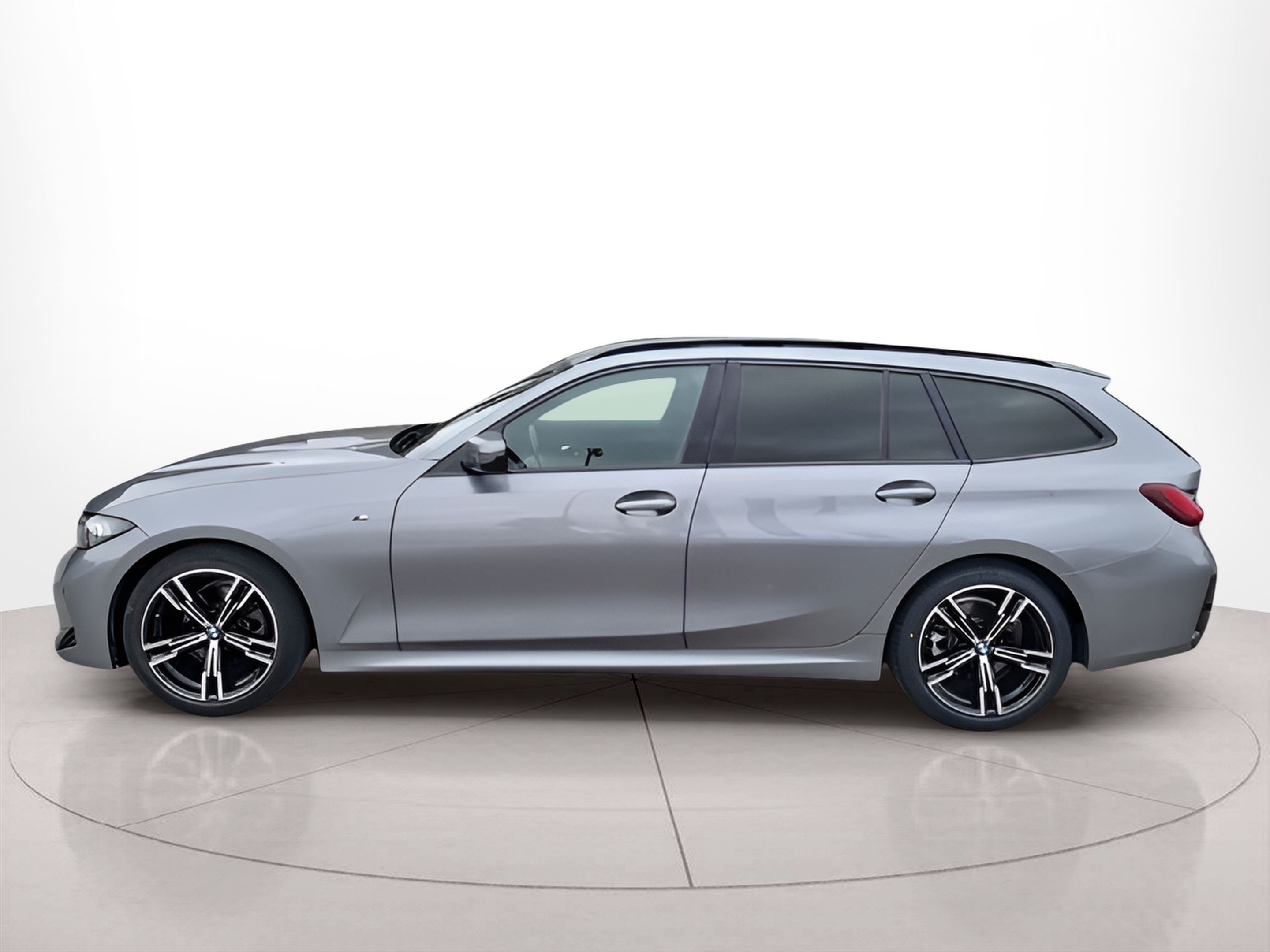 Fotos de BMW Série 3 320d Touring color Gris. Año 2023. 140KW(190CV). Diesel. En concesionario Caetano Baviera Aveiro de Aveiro