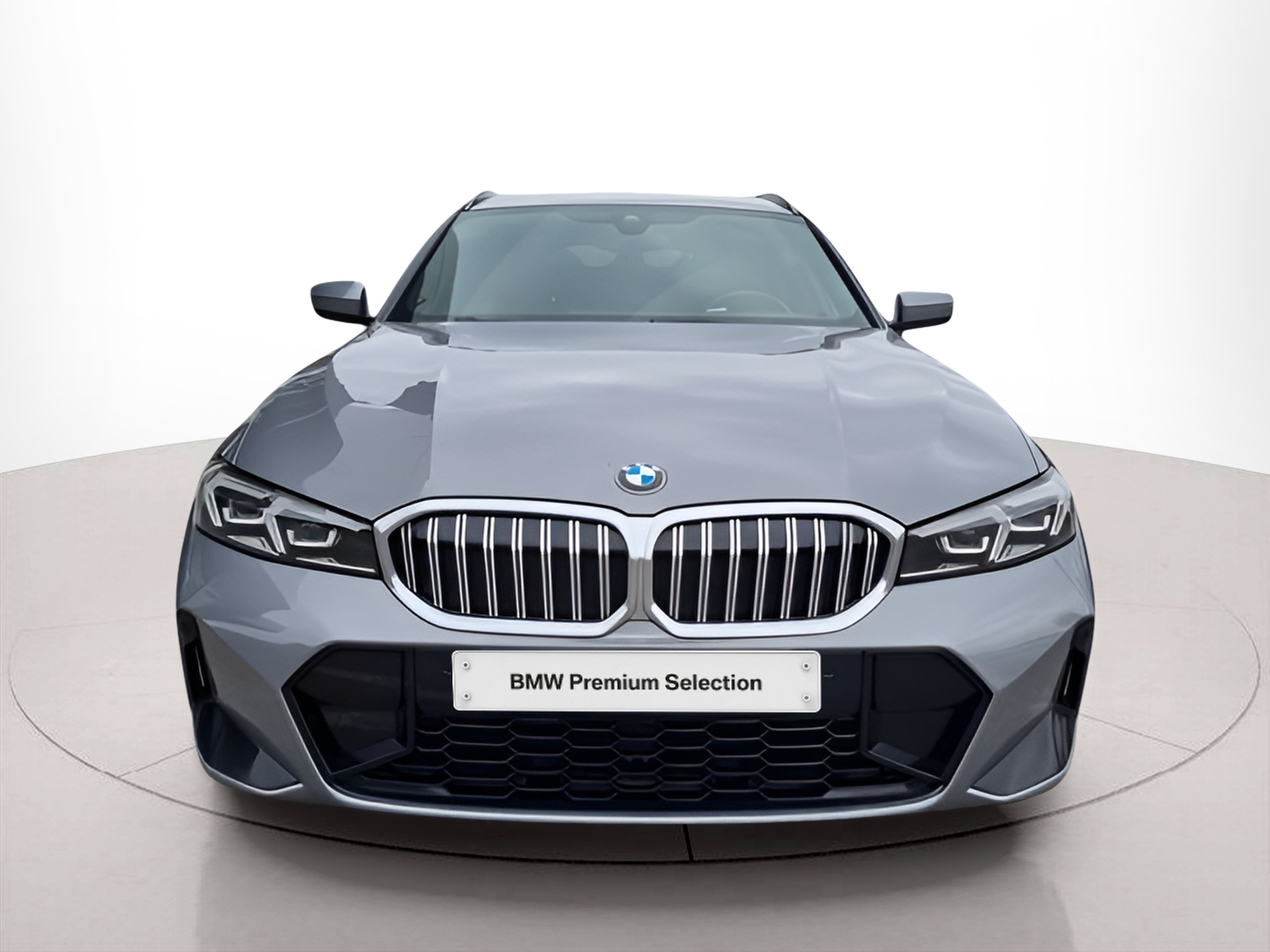 Fotos de BMW Série 3 320d Touring color Gris. Año 2023. 140KW(190CV). Diesel. En concesionario Caetano Baviera Aveiro de Aveiro