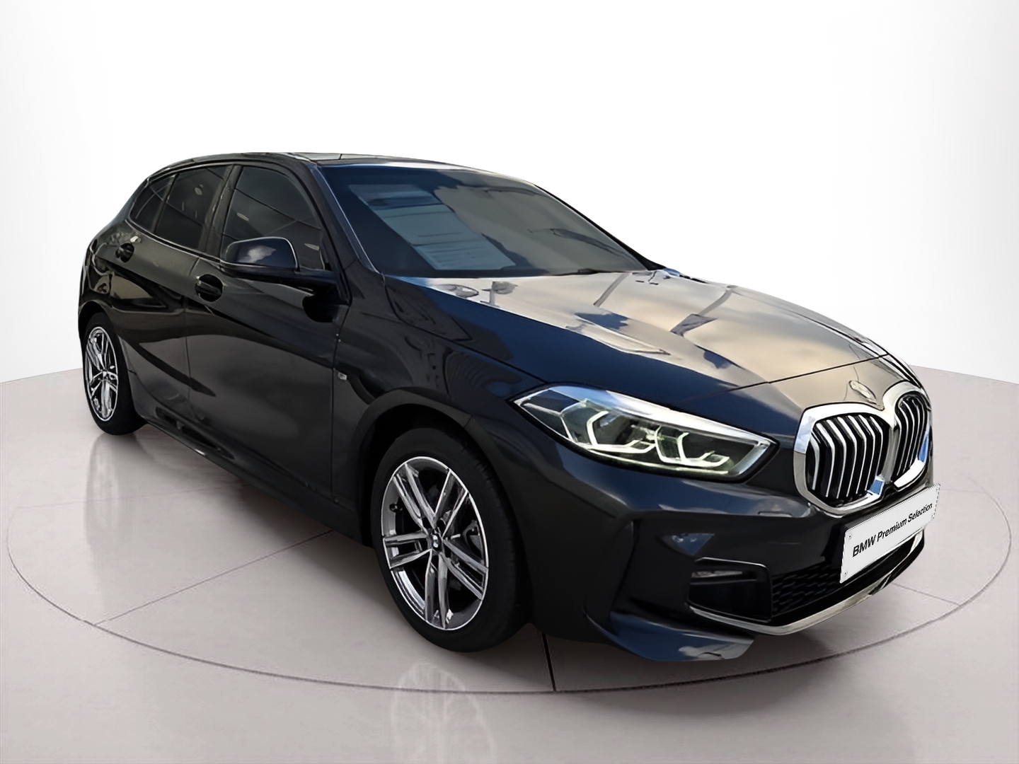 Fotos de BMW Série 1 116d color Negro. Año 2023. 85KW(116CV). Diesel. En concesionario Caetano Baviera Santa Maria da Feira de Santa Maria da Feira