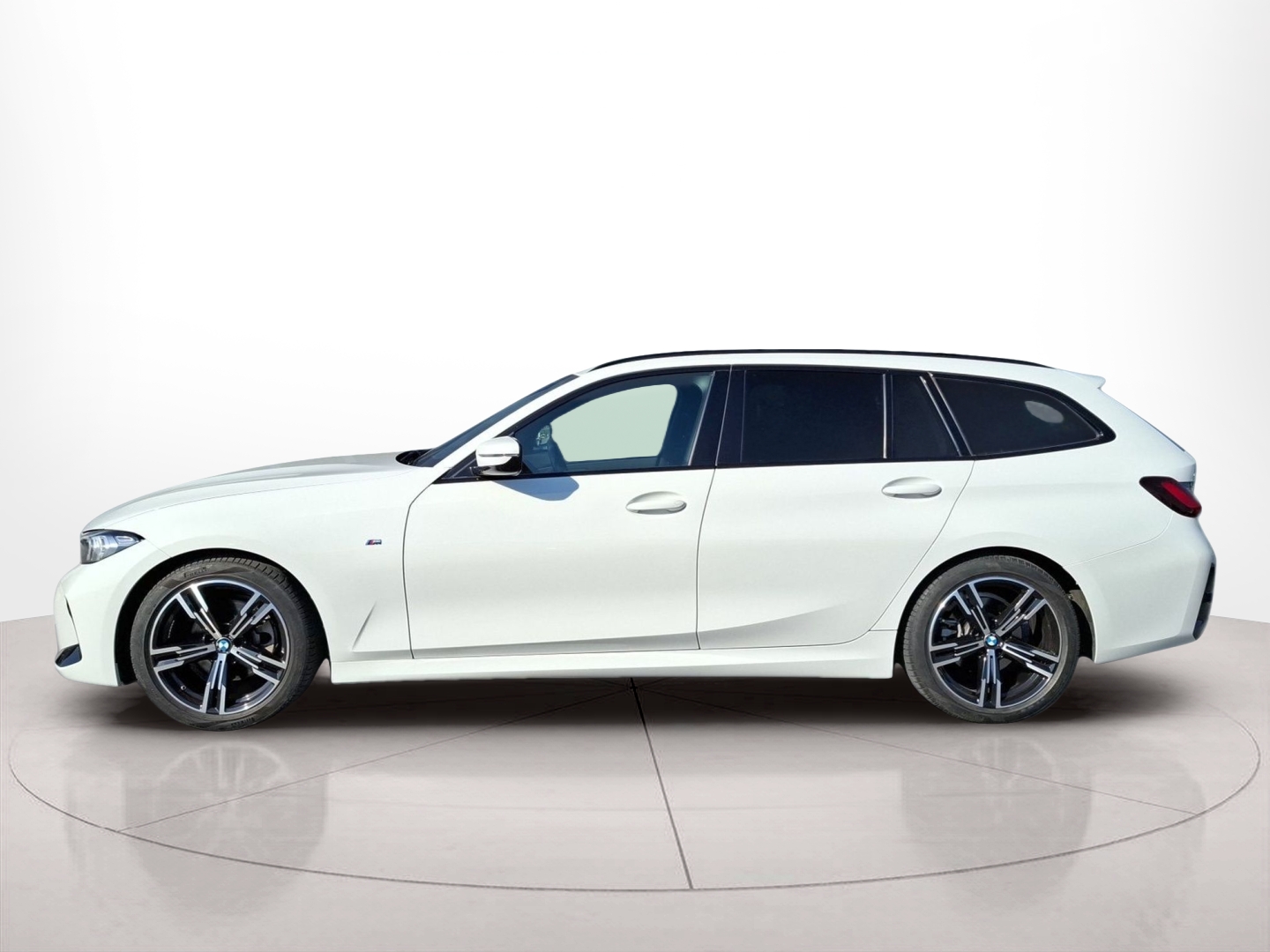 Fotos de BMW Série 3 320d Touring color Blanco. Año 2023. 140KW(190CV). Diesel. En concesionario Caetano Baviera Porto de Porto