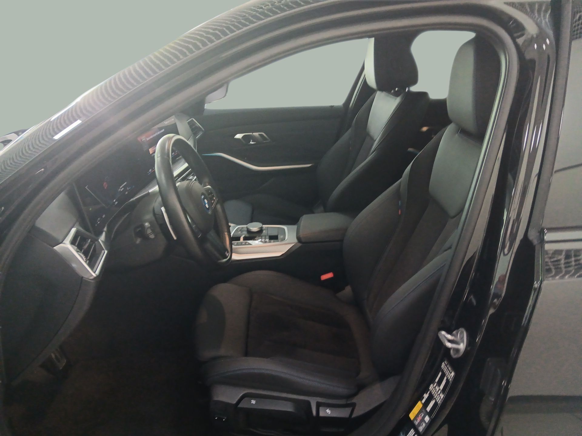 BMW Série 3 320e Touring color Negro. Año 2023. 150KW(204CV). Elétrico / Gasolina Híbrido. En concesionario Caetano Baviera Porto de Porto