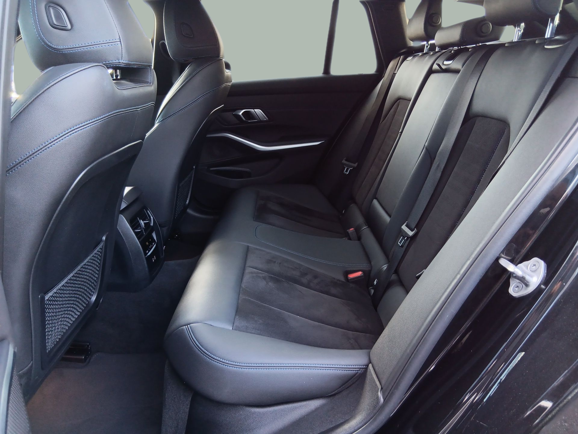 BMW Série 3 320d Touring color Negro. Año 2023. 140KW(190CV). Diesel. En concesionario Caetano Baviera Vila Nova de Gaia de Vila Nova de Gaia